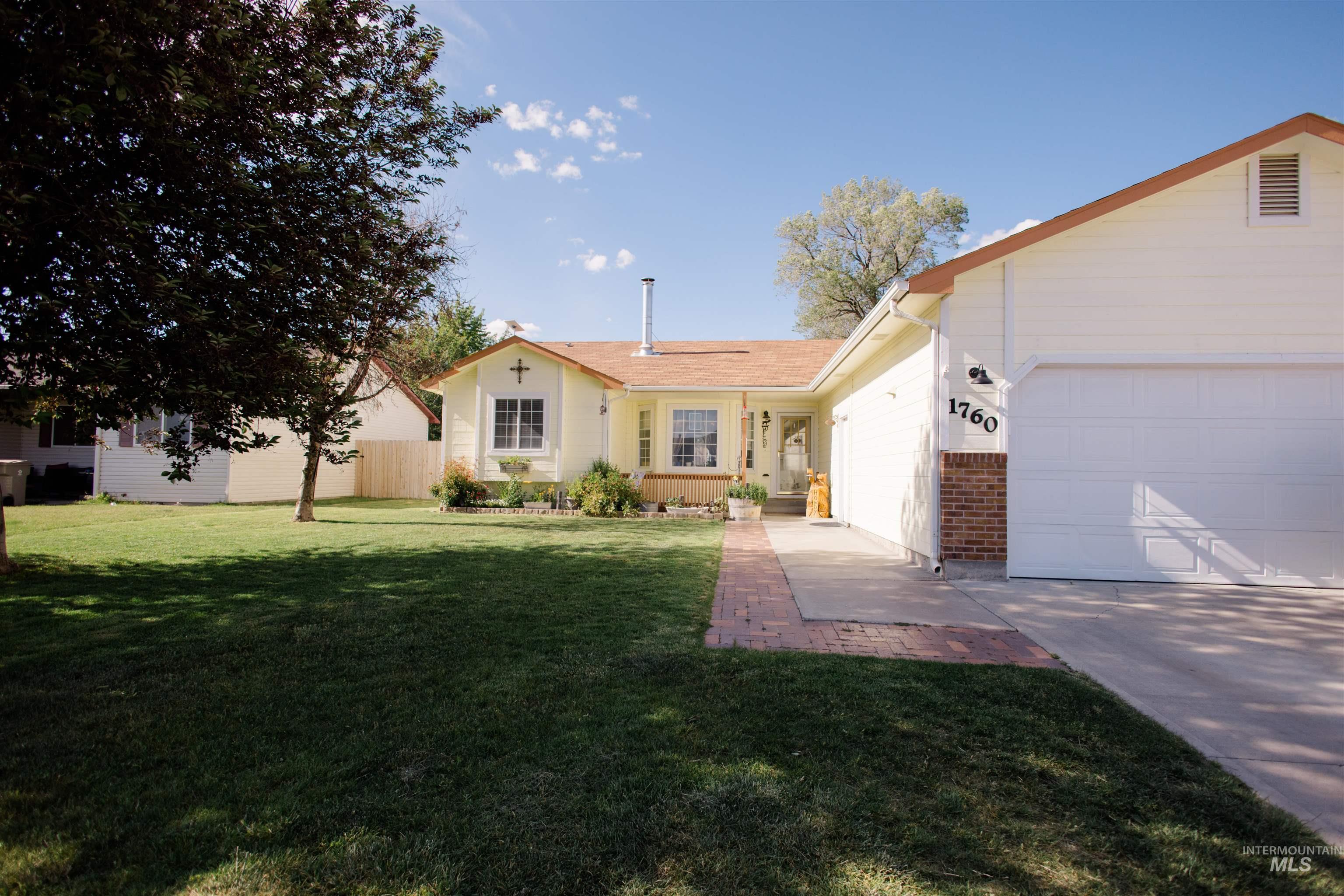 1760 Peregrine Drive, Mountain Home, Idaho 83647, 3 Bedrooms, 2 Bathrooms, Residential For Sale, Price $349,000,MLS 98997361