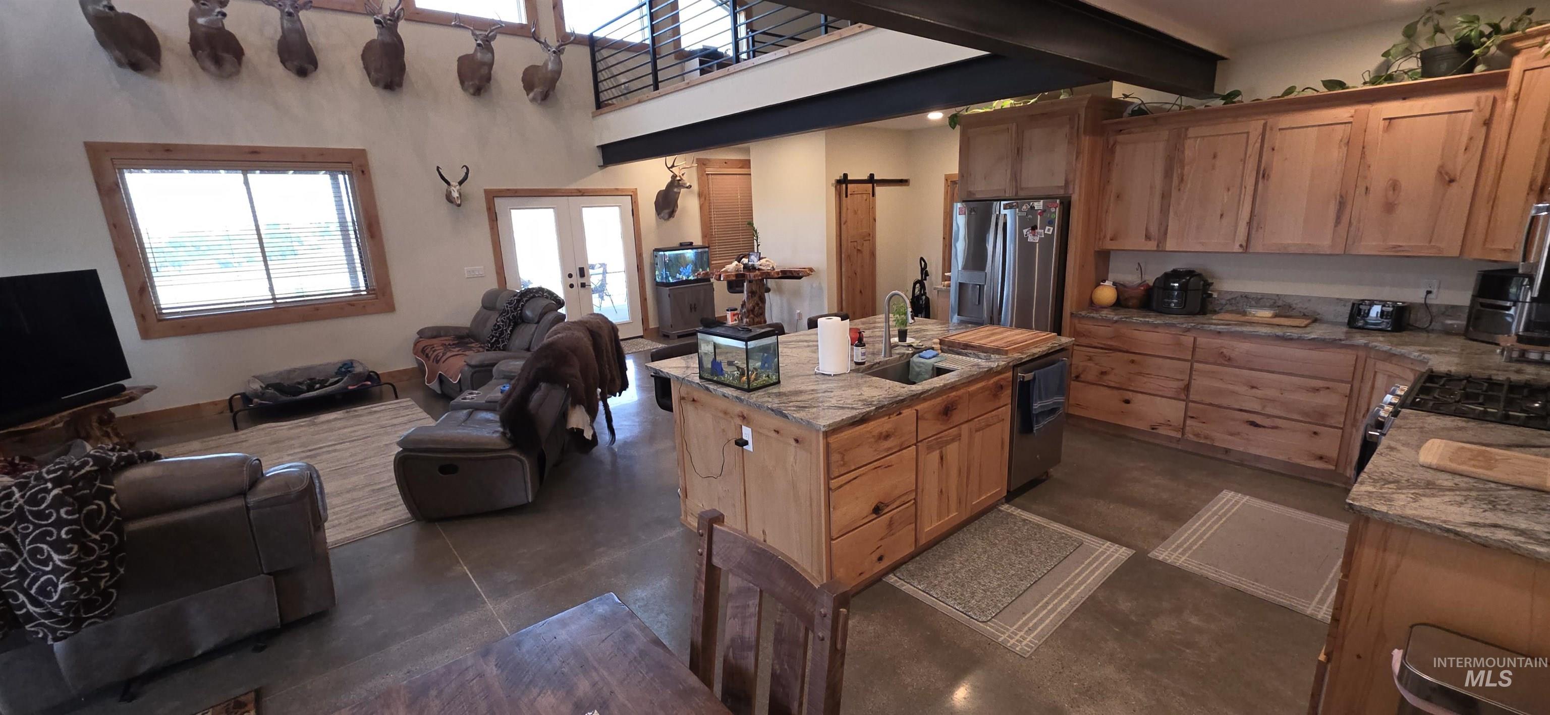 305 Snake River Drive, American Falls, Idaho 83211, 3 Bedrooms, 3 Bathrooms, Residential For Sale, Price $2,290,000,MLS 98997368