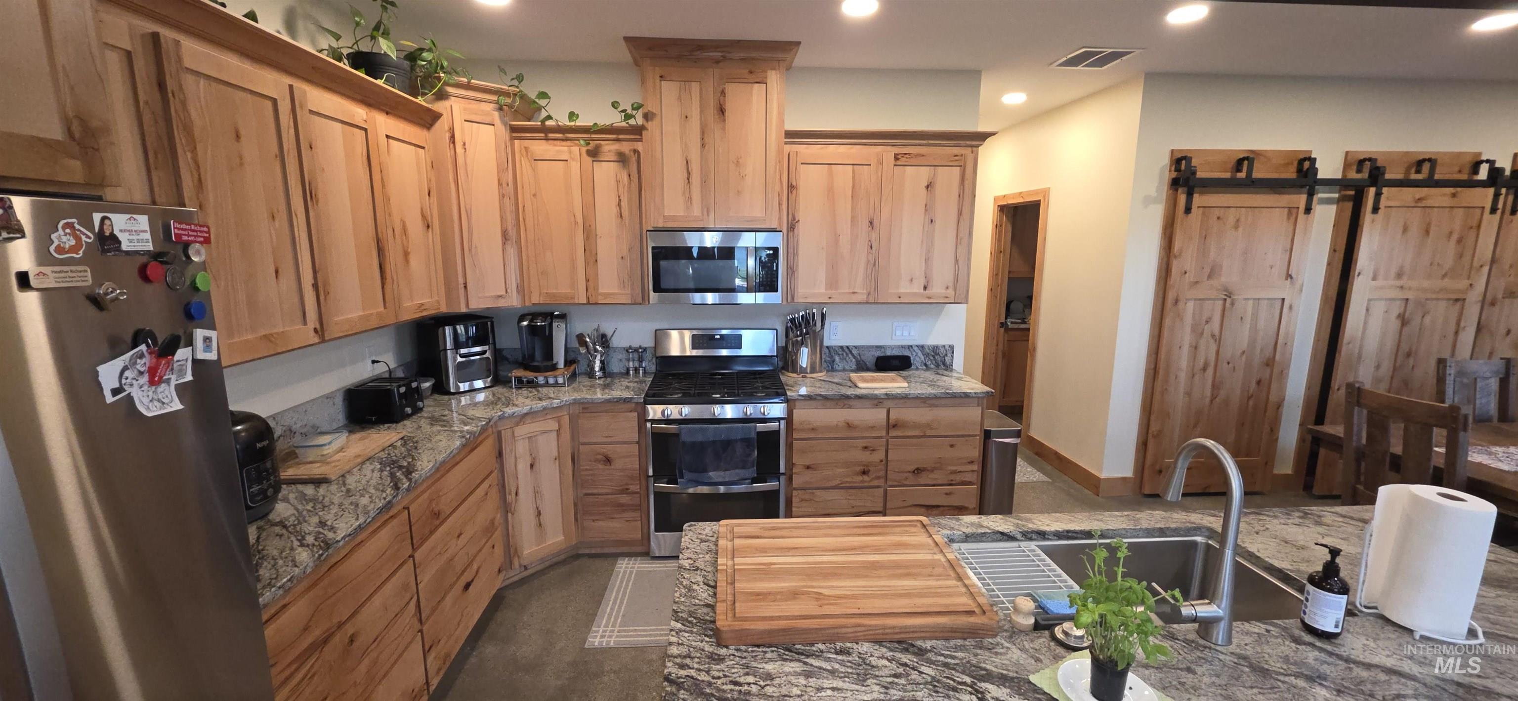 305 Snake River Drive, American Falls, Idaho 83211, 3 Bedrooms, 3 Bathrooms, Residential For Sale, Price $2,290,000,MLS 98997368