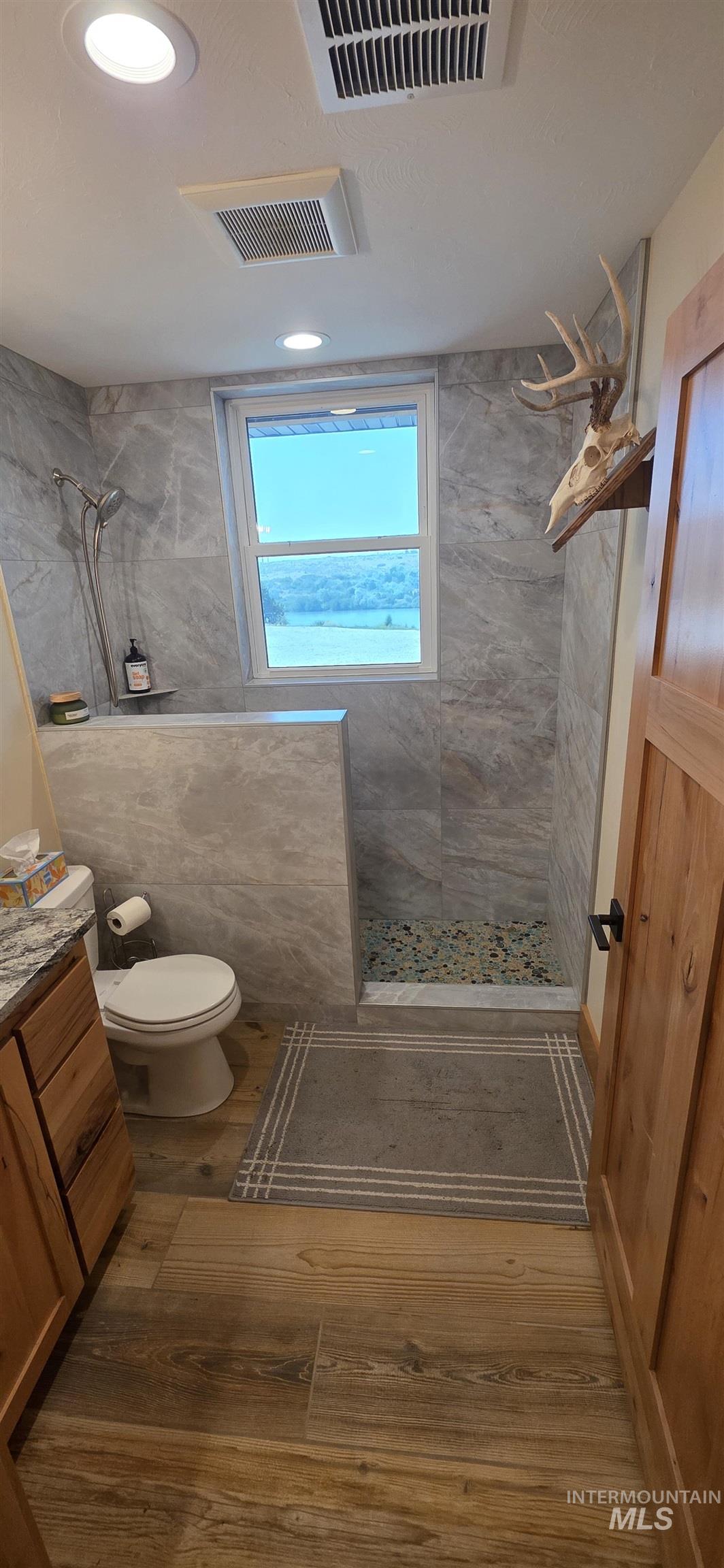 305 Snake River Drive, American Falls, Idaho 83211, 3 Bedrooms, 3 Bathrooms, Residential For Sale, Price $2,290,000,MLS 98997368
