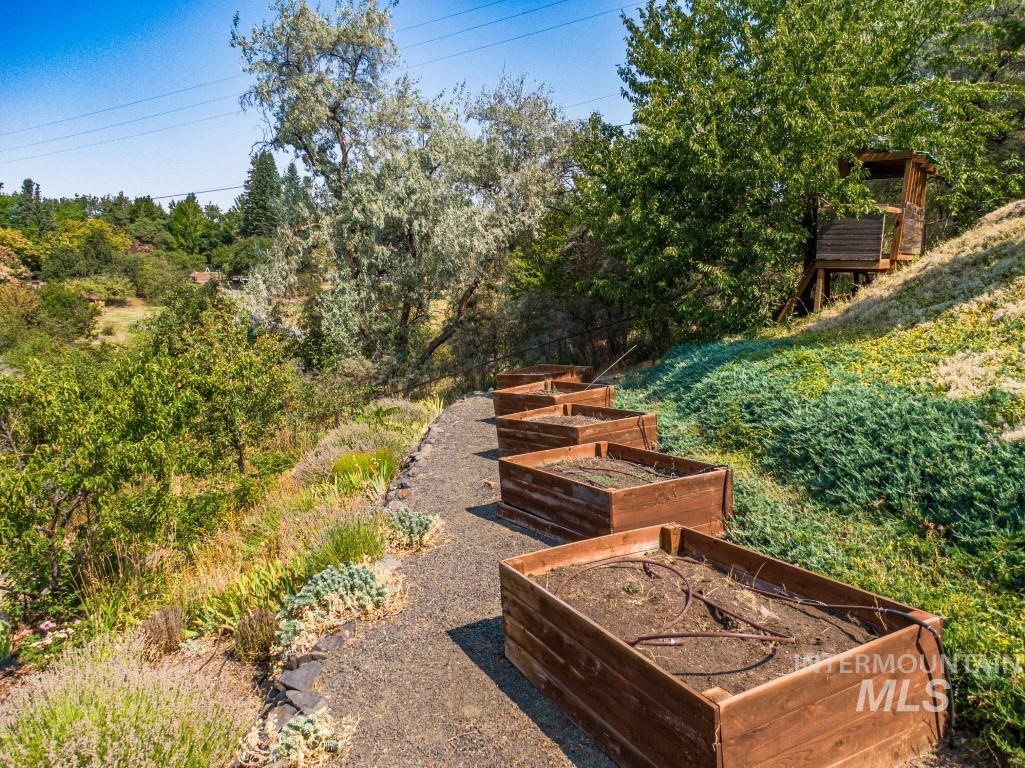 1395 Walenta Dr, Moscow, Idaho 83843, 4 Bedrooms, 3 Bathrooms, Residential For Sale, Price $685,000, 98997372