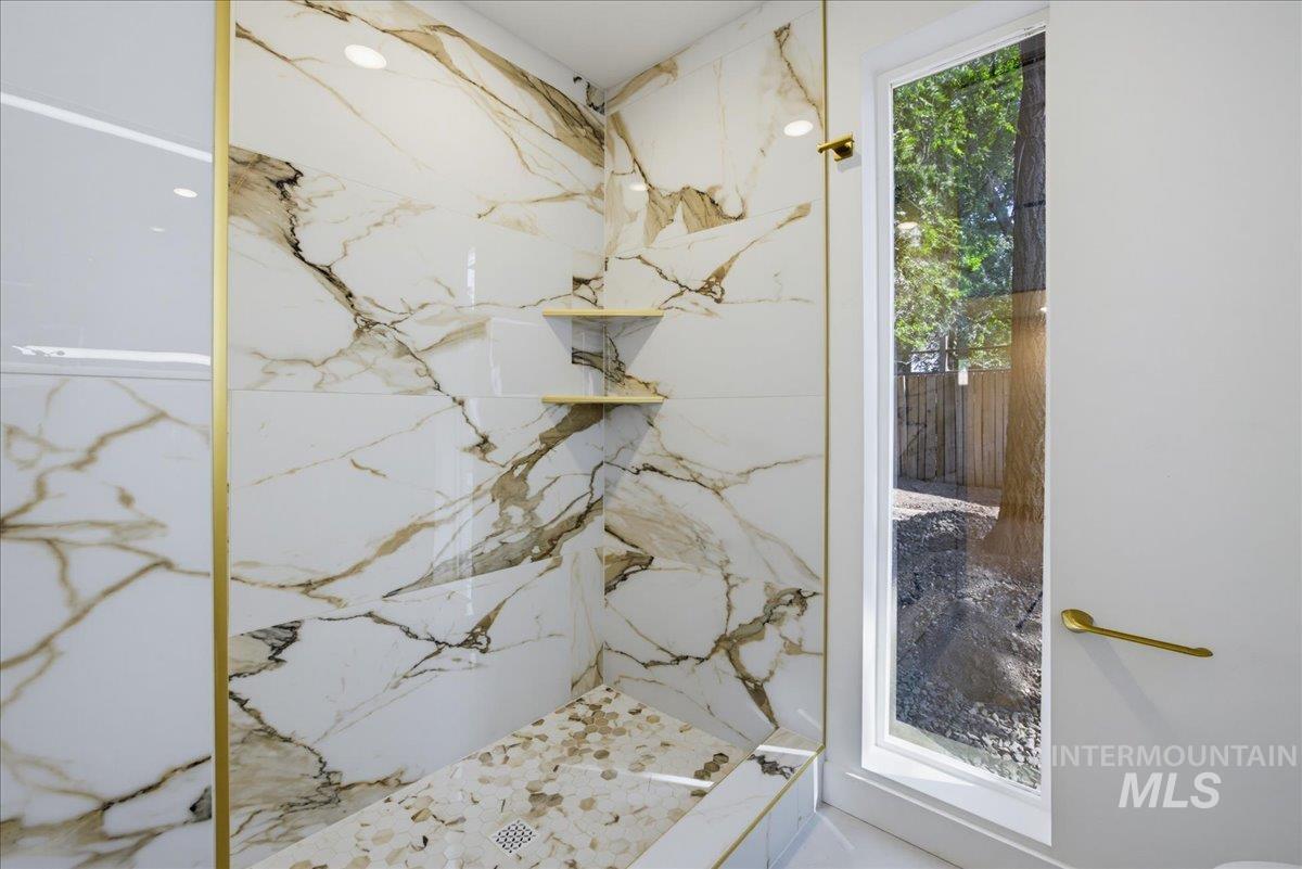 980 N Clithero Dr, Boise, Idaho 83703, 2 Bedrooms, 2 Bathrooms, Residential For Sale, Price $499,900, 98997377