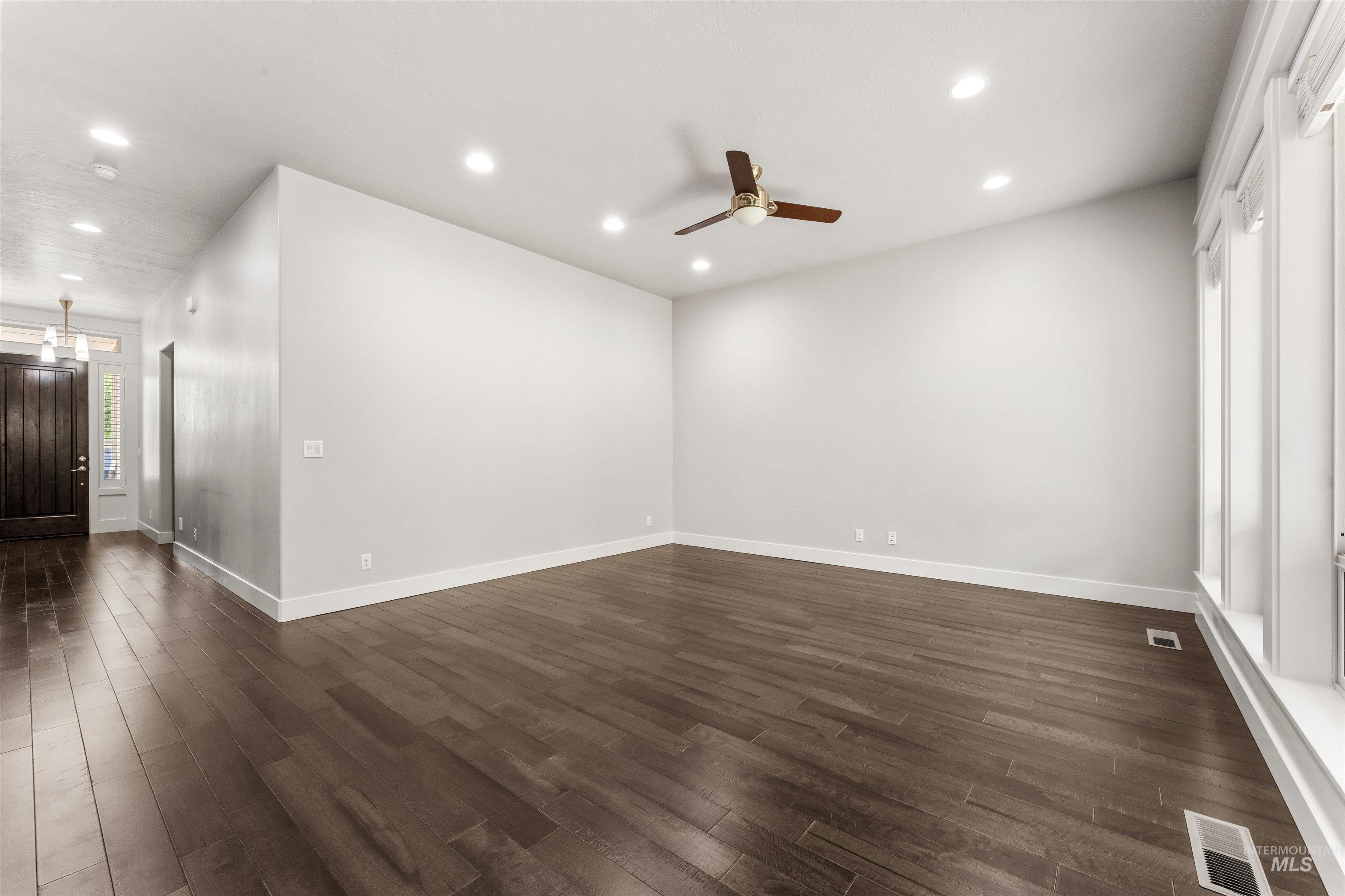 1037 E Radiant Ridge Dr., Meridian, Idaho 83642, 3 Bedrooms, 2 Bathrooms, Residential For Sale, Price $549,990, 98997380