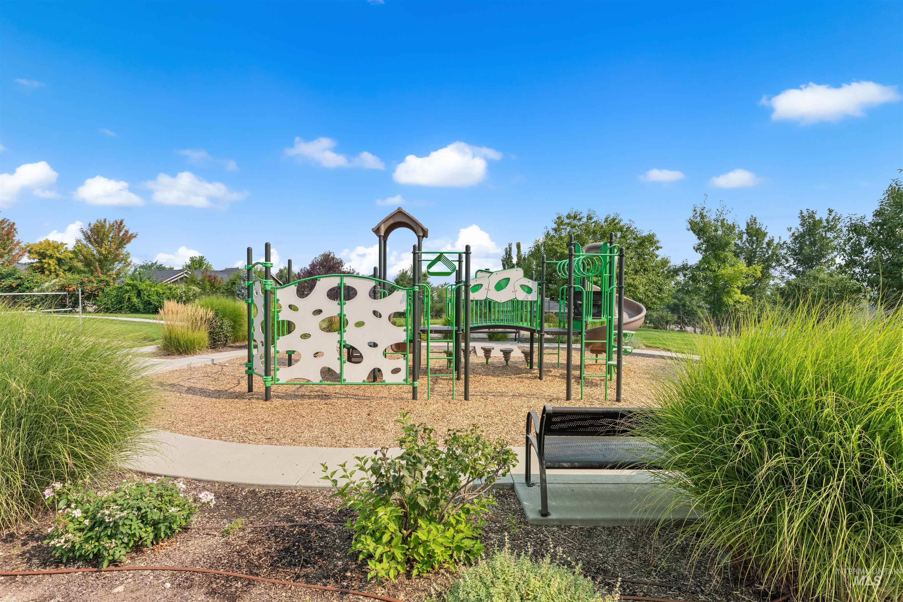 1037 E Radiant Ridge Dr., Meridian, Idaho 83642, 3 Bedrooms, 2 Bathrooms, Residential For Sale, Price $515,000,MLS 98997380