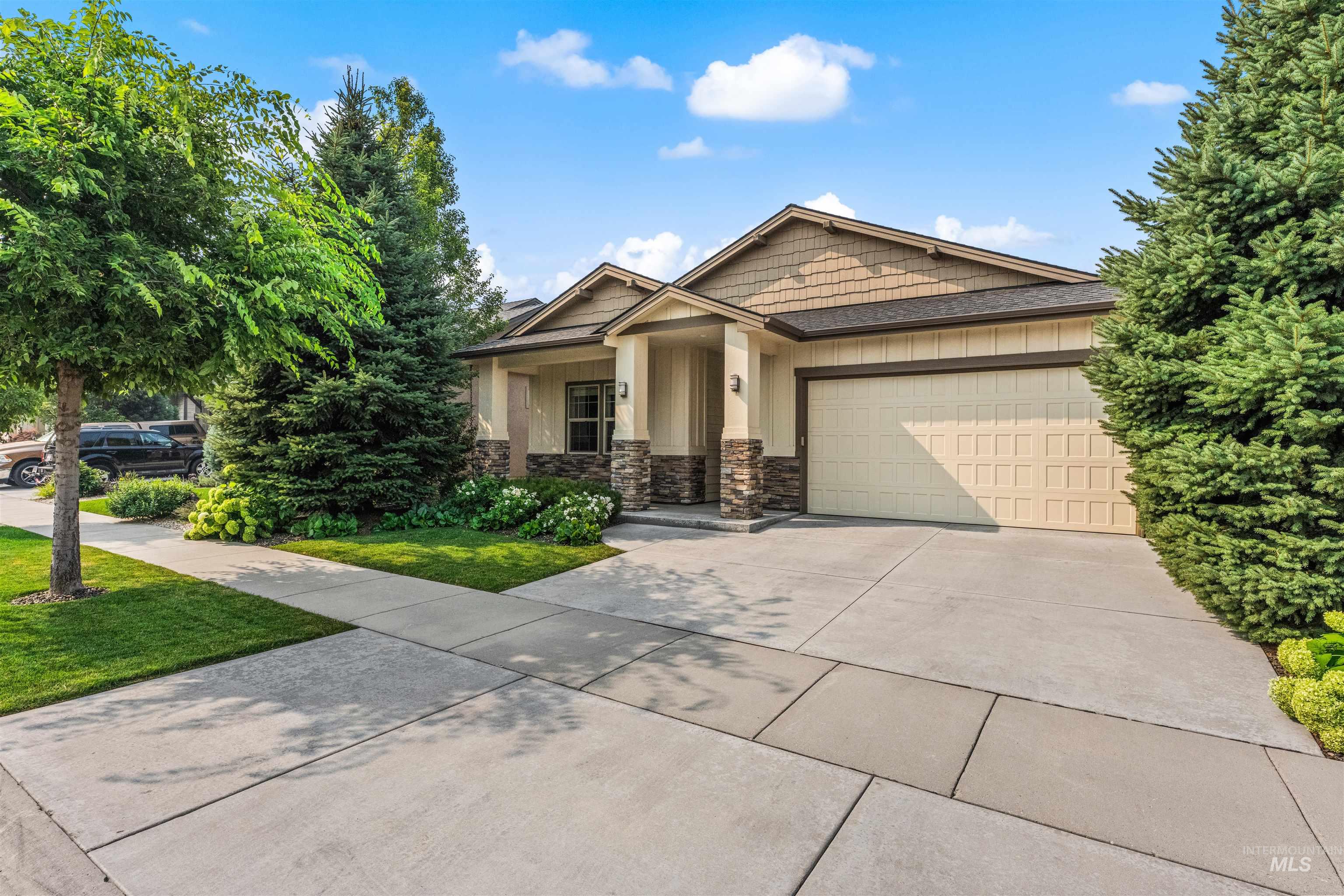 1037 E Radiant Ridge Dr., Meridian, Idaho 83642, 3 Bedrooms, 2 Bathrooms, Residential For Sale, Price $549,990, 98997380
