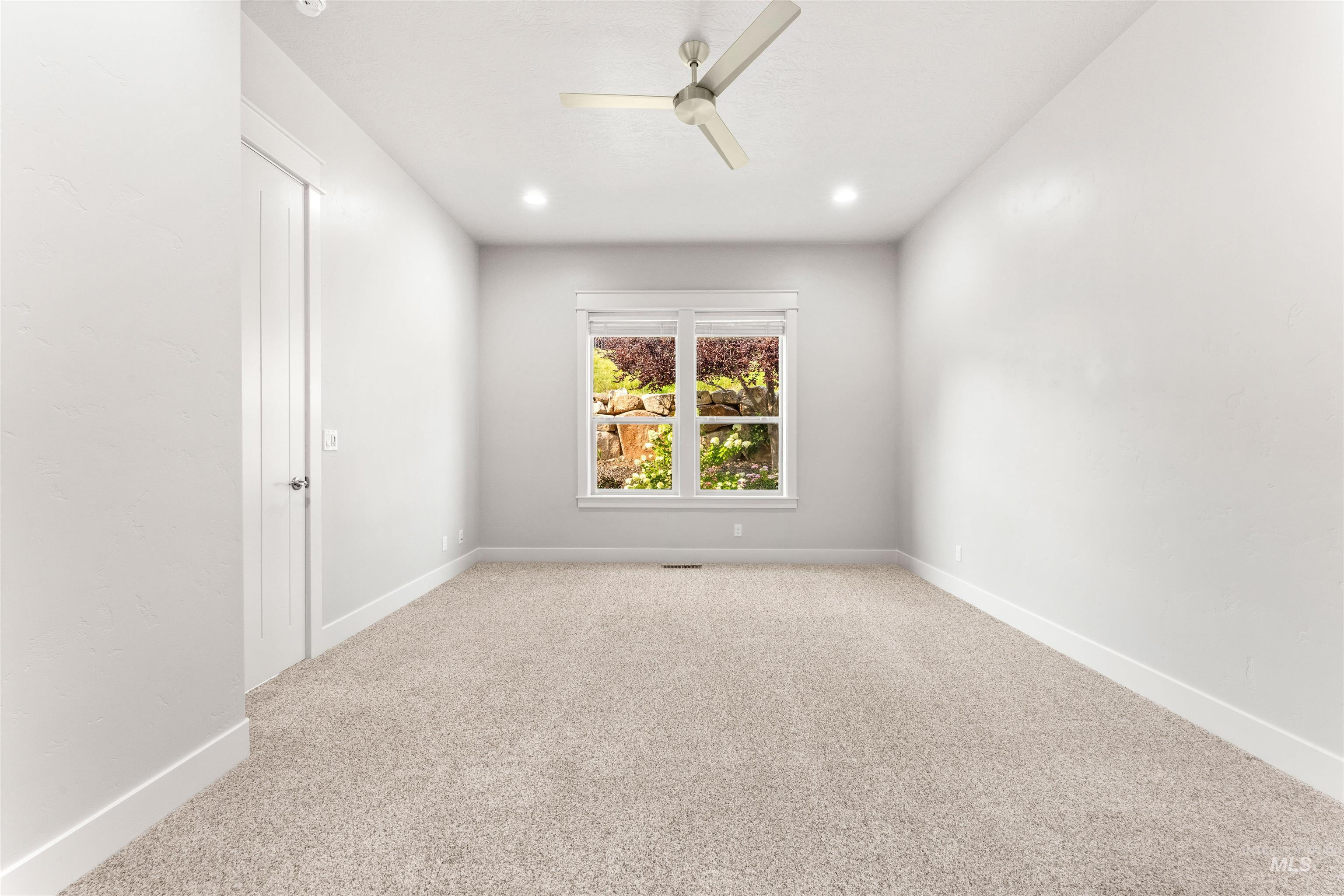 1037 E Radiant Ridge Dr., Meridian, Idaho 83642, 3 Bedrooms, 2 Bathrooms, Residential For Sale, Price $549,990, 98997380