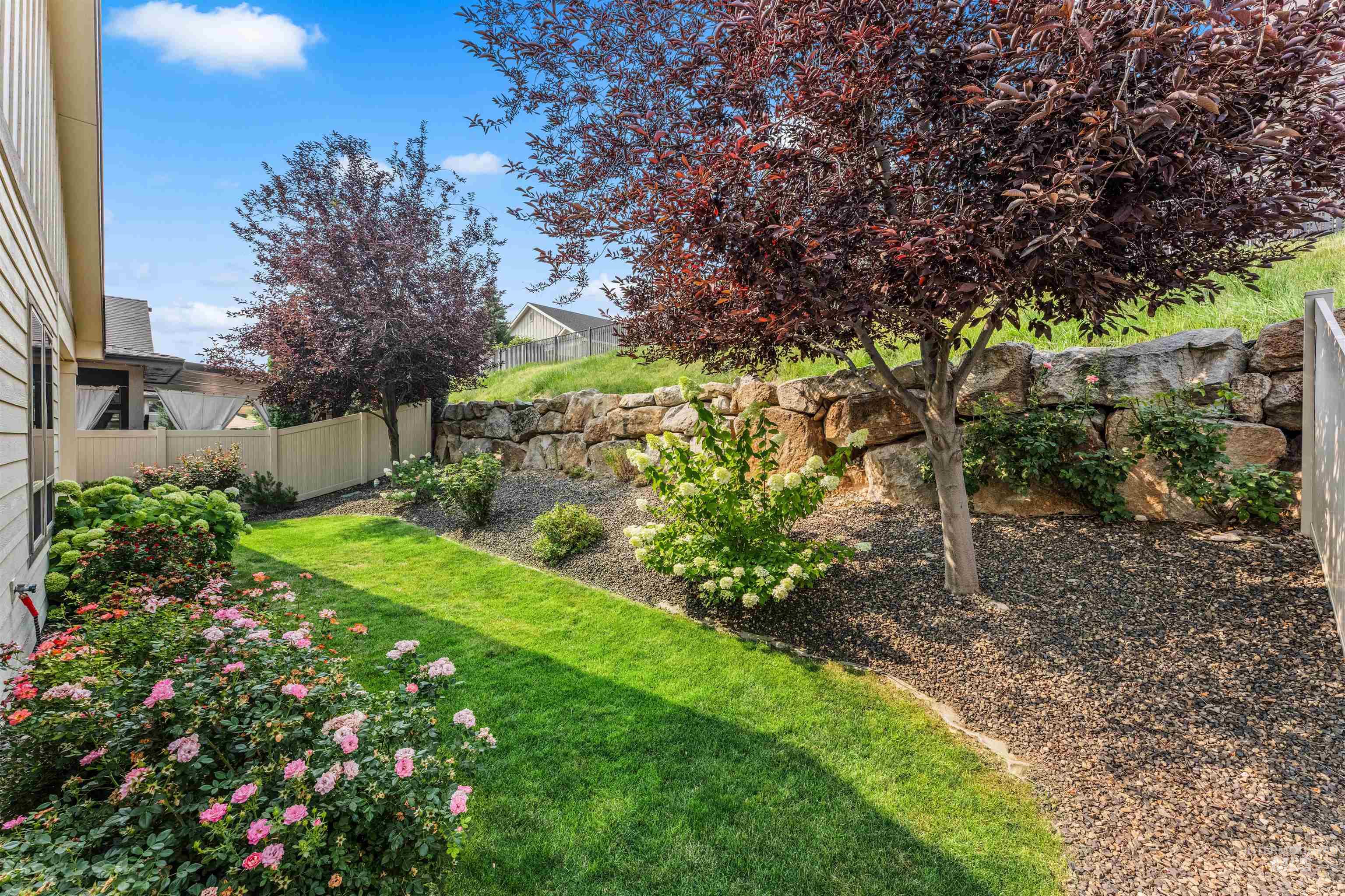 1037 E Radiant Ridge Dr., Meridian, Idaho 83642, 3 Bedrooms, 2 Bathrooms, Residential For Sale, Price $549,990, 98997380