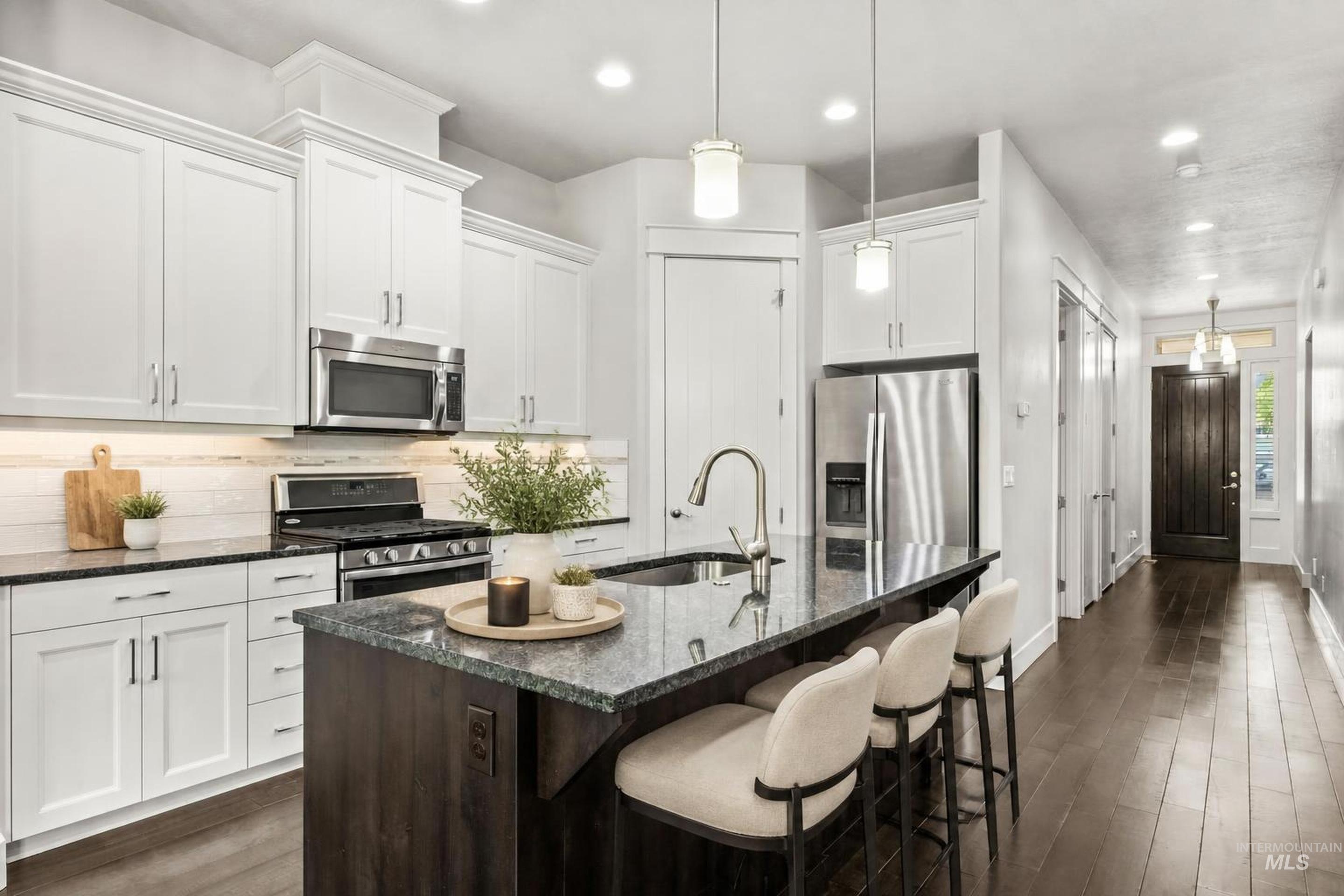 1037 E Radiant Ridge Dr., Meridian, Idaho 83642, 3 Bedrooms, 2 Bathrooms, Residential For Sale, Price $515,000,MLS 98997380