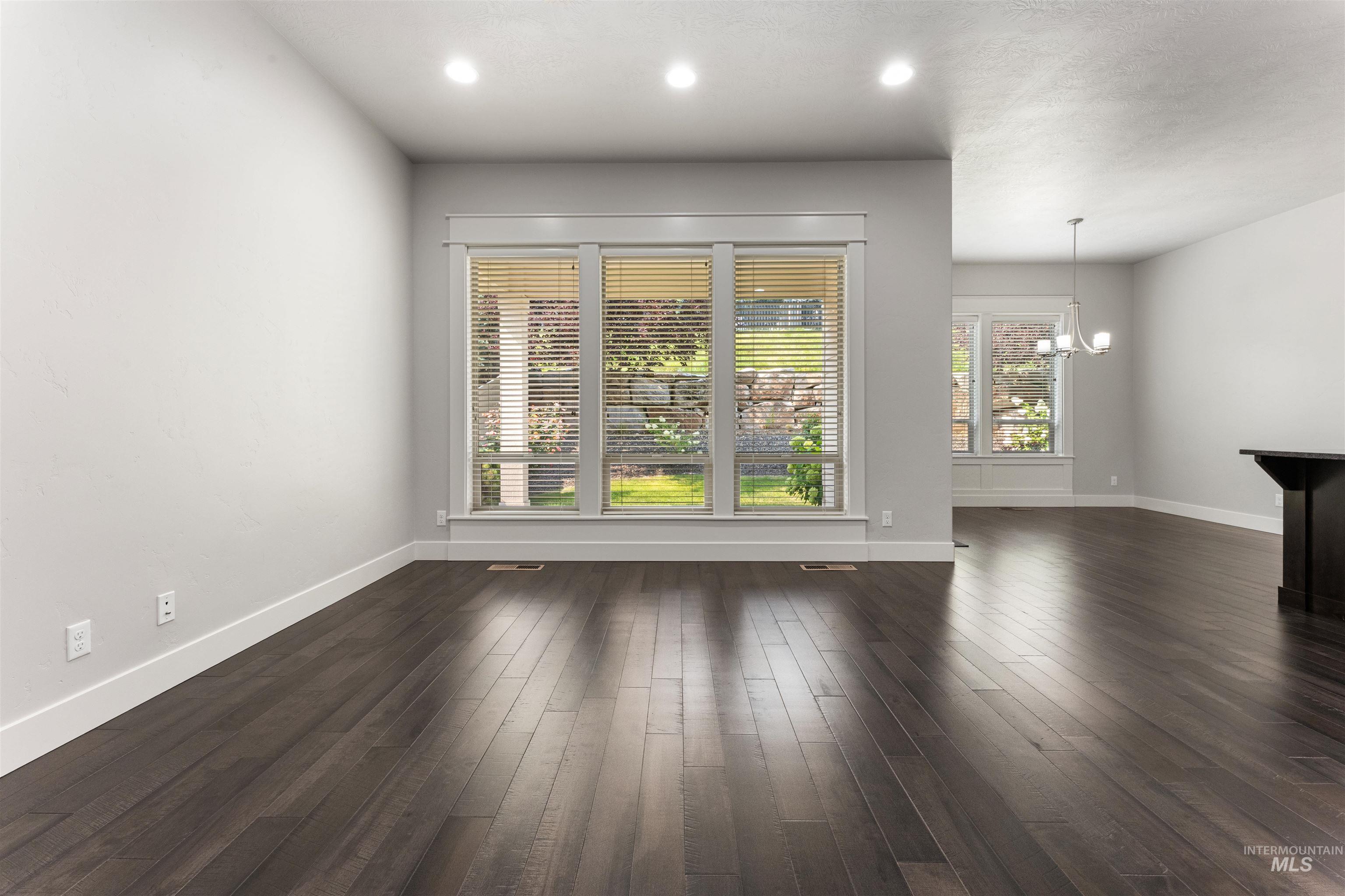 1037 E Radiant Ridge Dr., Meridian, Idaho 83642, 3 Bedrooms, 2 Bathrooms, Residential For Sale, Price $549,990, 98997380