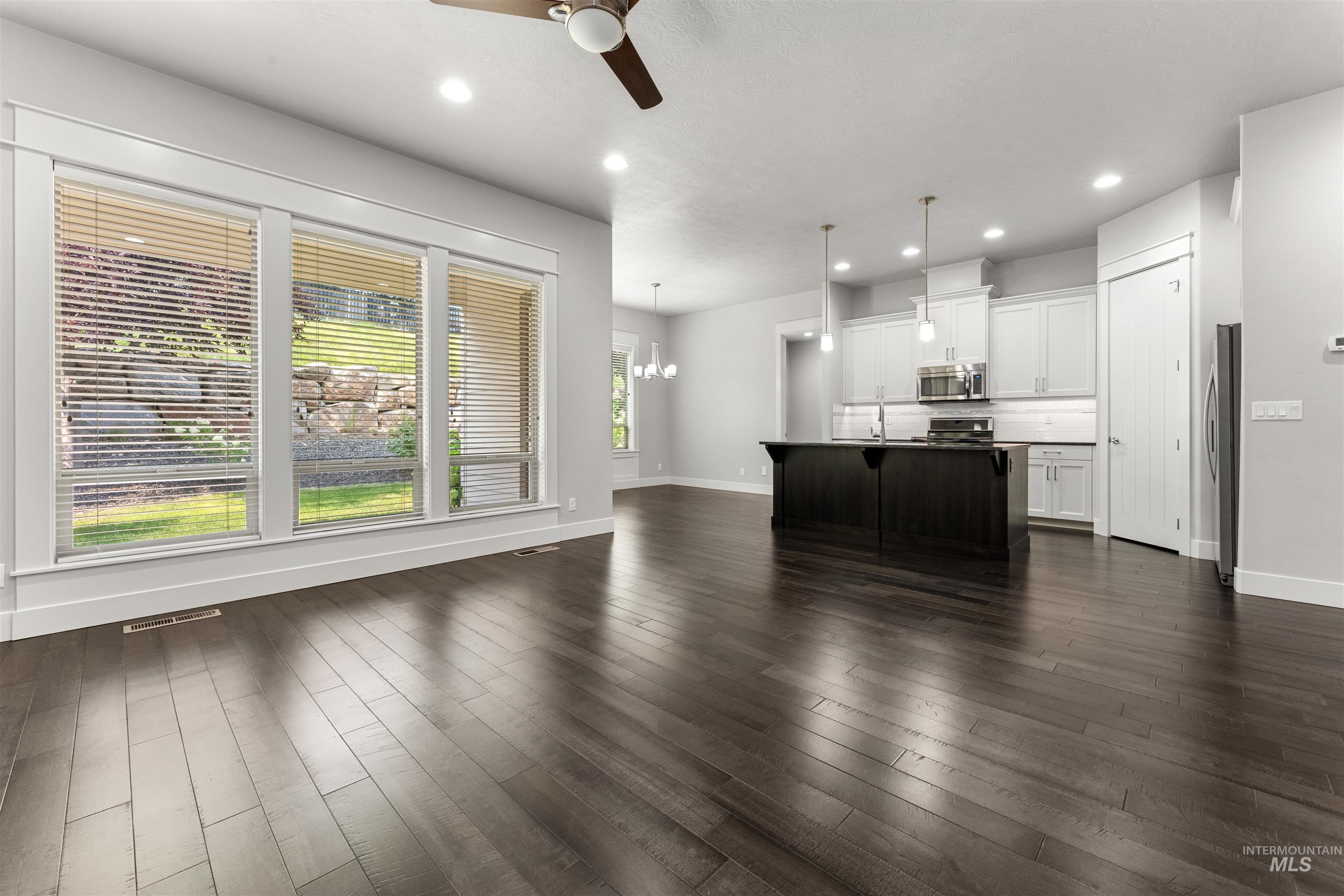 1037 E Radiant Ridge Dr., Meridian, Idaho 83642, 3 Bedrooms, 2 Bathrooms, Residential For Sale, Price $549,990, 98997380