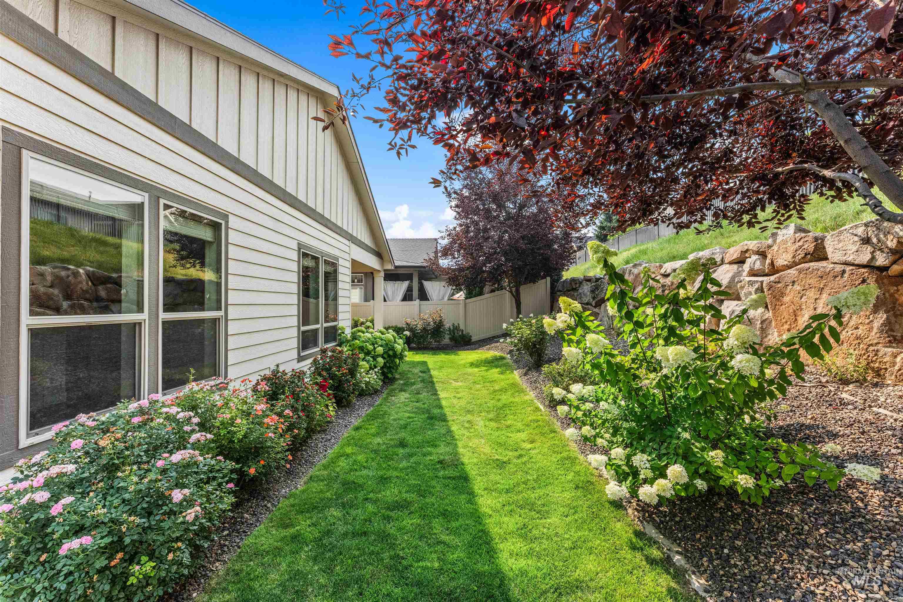 1037 E Radiant Ridge Dr., Meridian, Idaho 83642, 3 Bedrooms, 2 Bathrooms, Residential For Sale, Price $549,990, 98997380