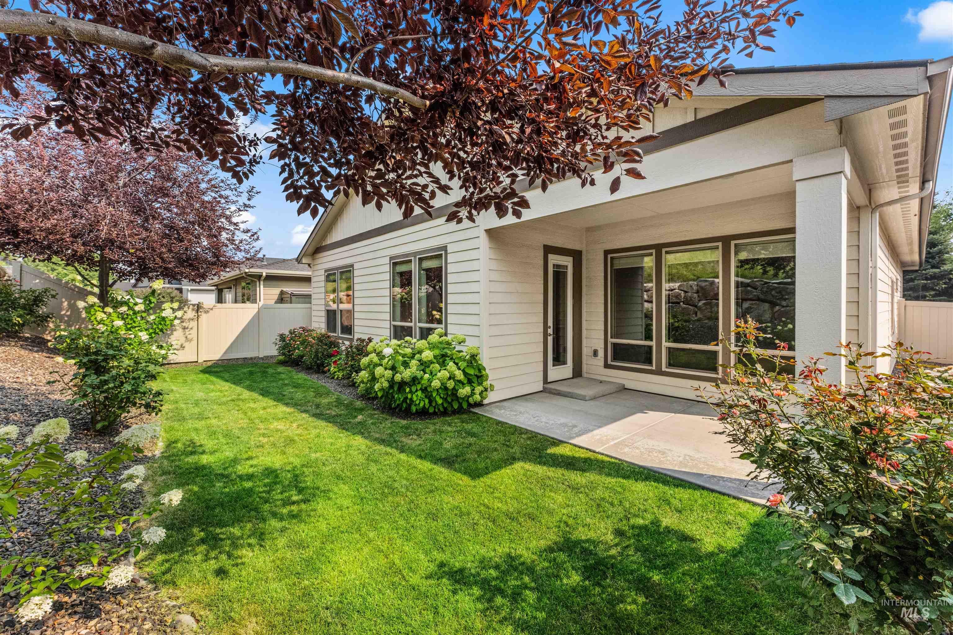 1037 E Radiant Ridge Dr., Meridian, Idaho 83642, 3 Bedrooms, 2 Bathrooms, Residential For Sale, Price $549,990, 98997380