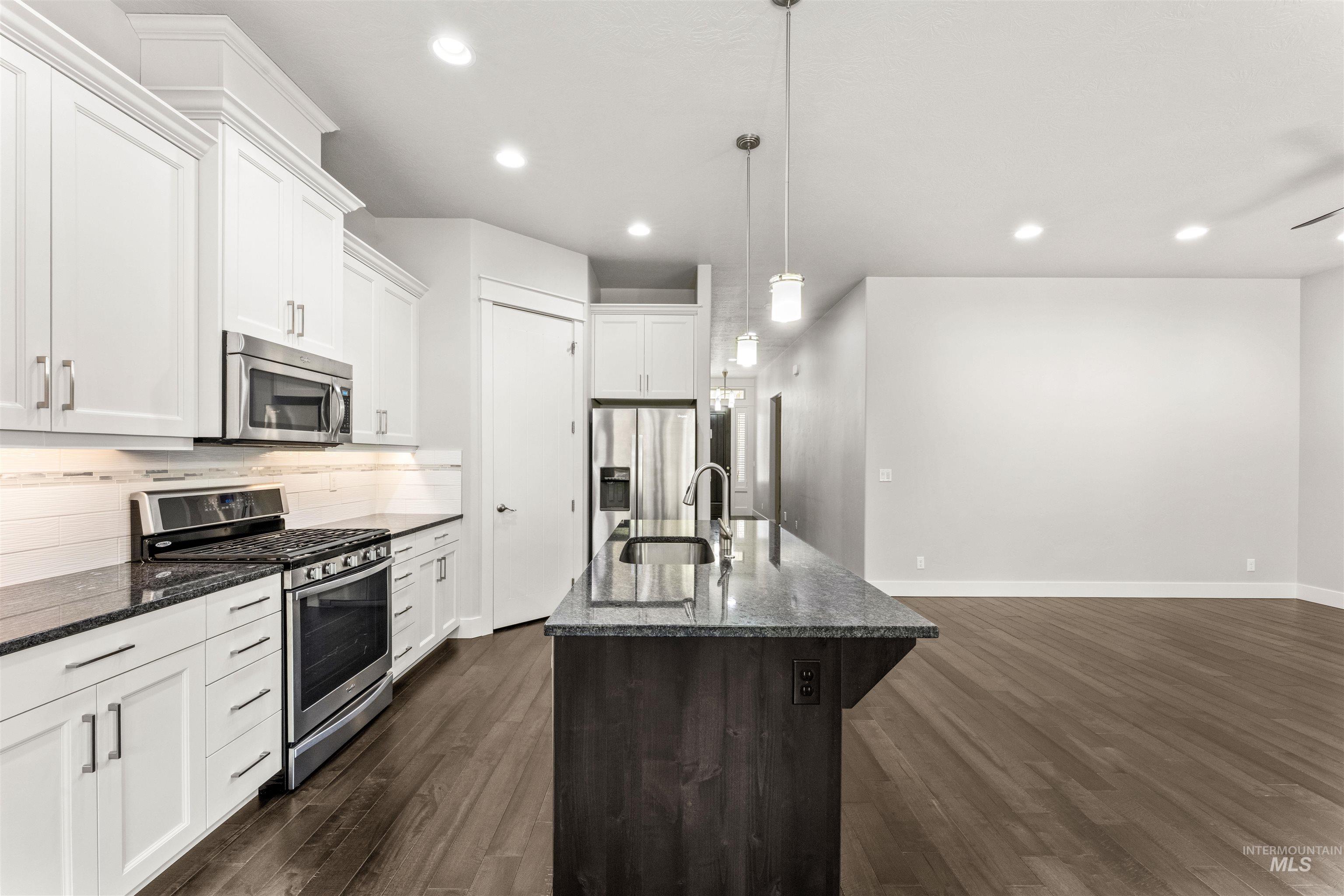 1037 E Radiant Ridge Dr., Meridian, Idaho 83642, 3 Bedrooms, 2 Bathrooms, Residential For Sale, Price $549,990, 98997380