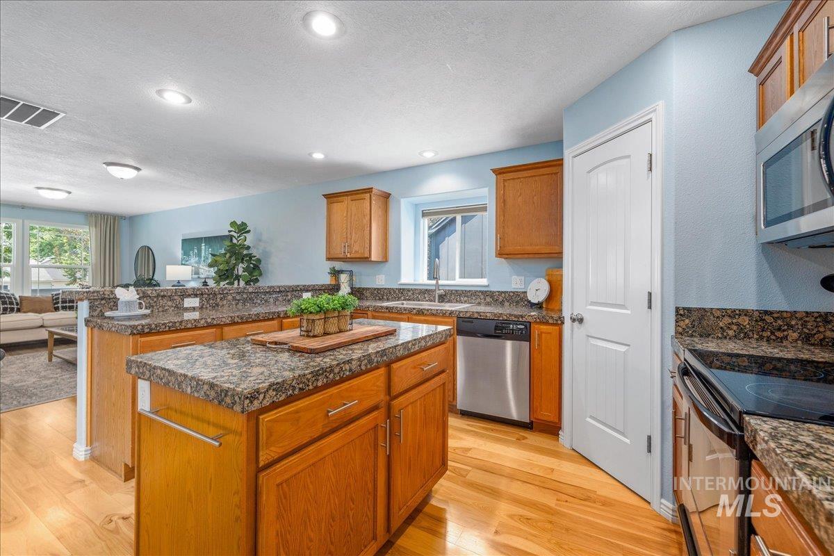 1624 S Colorado St, Boise, Idaho 83706, 4 Bedrooms, 3.5 Bathrooms, Residential For Sale, Price $620,000,MLS 98997381