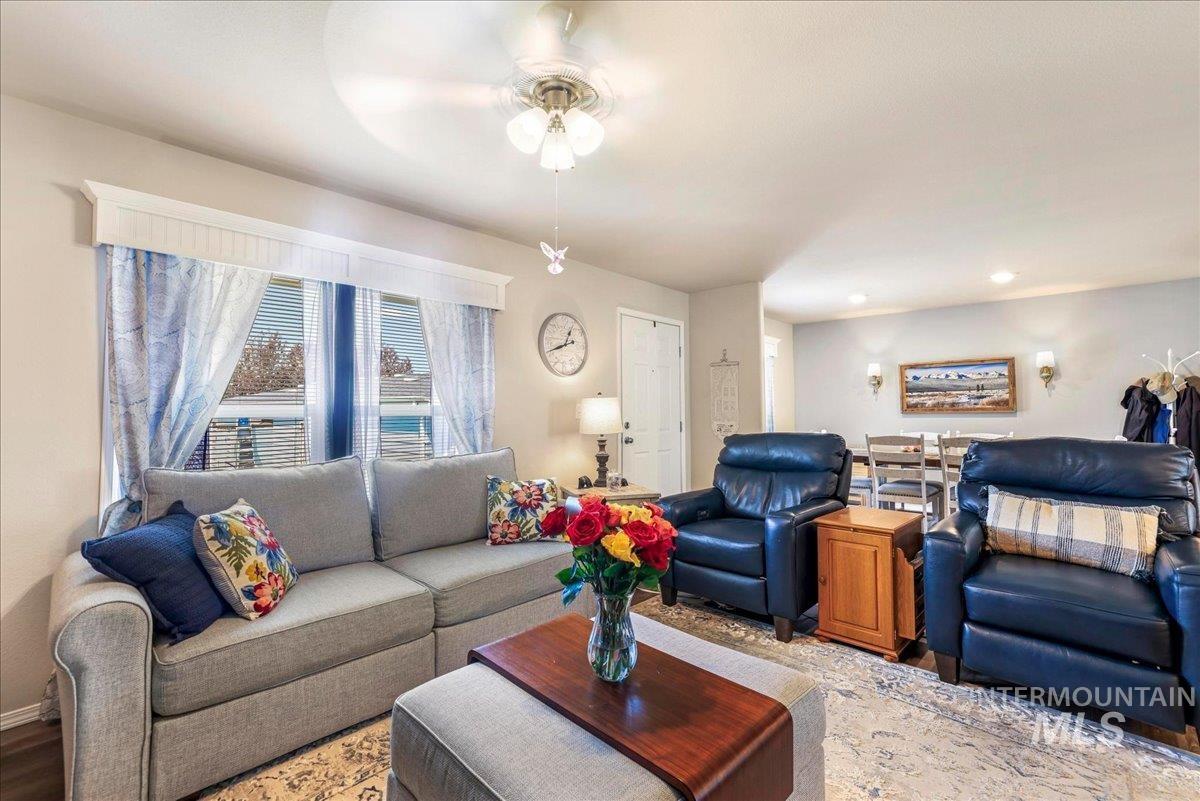 910 Moon Glo Rd, Buhl, Idaho 83316, 3 Bedrooms, 2 Bathrooms, Residential For Sale, Price $212,000, 98997382