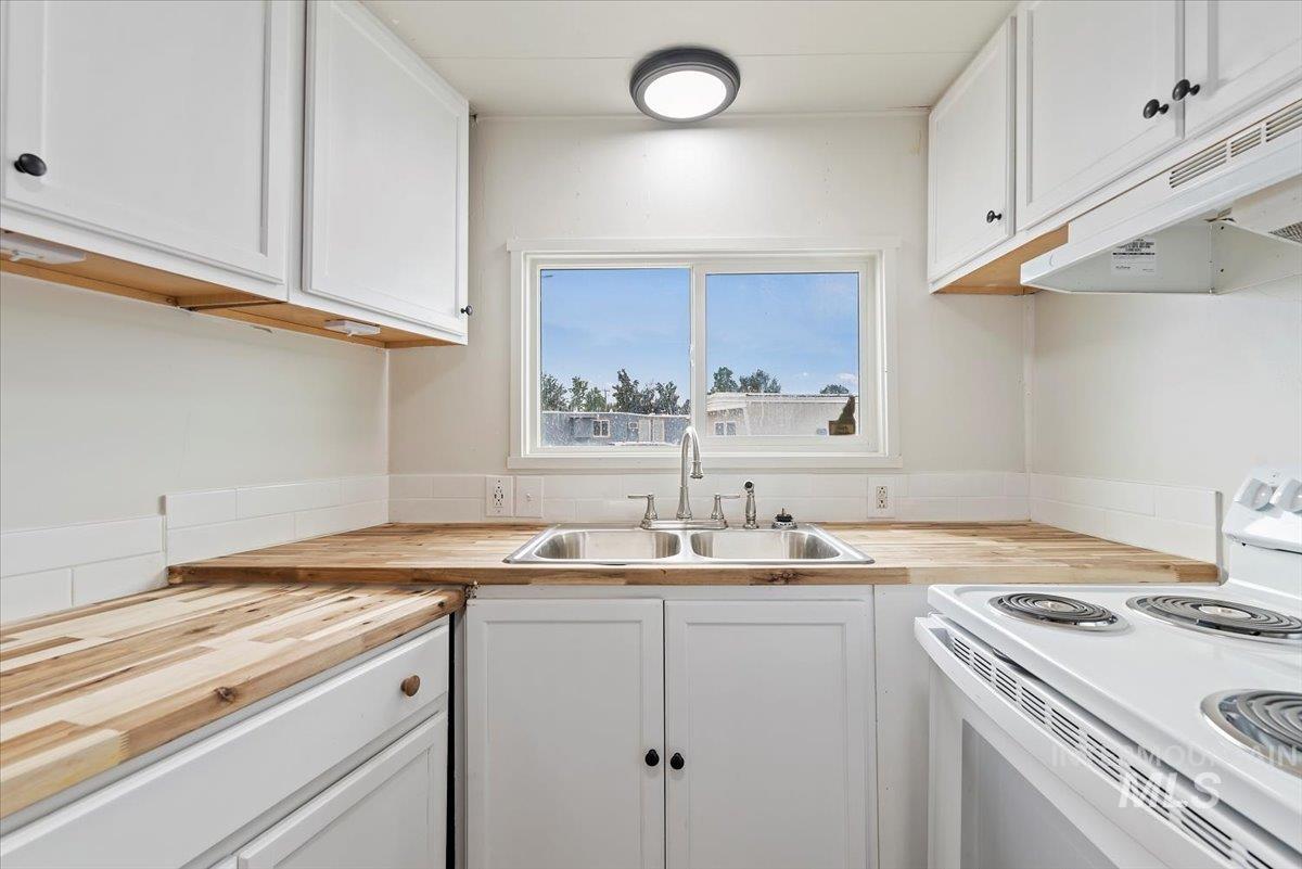 314 W Cherry Ln, Meridian, Idaho 83642, 3 Bedrooms, 1 Bathroom, Residential For Sale, Price $98,000,MLS 98997383