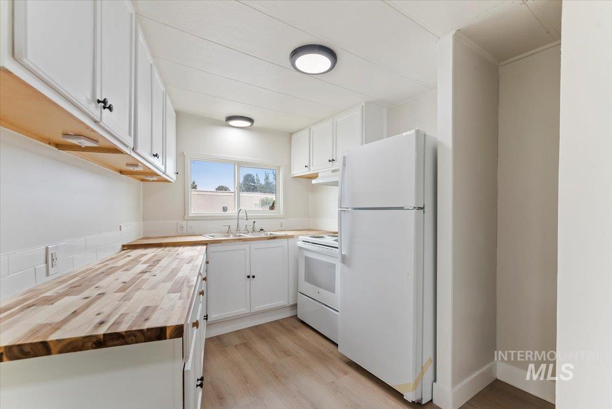 314 W Cherry Ln, Meridian, Idaho 83642, 3 Bedrooms, 1 Bathroom, Residential For Sale, Price $98,000,MLS 98997383