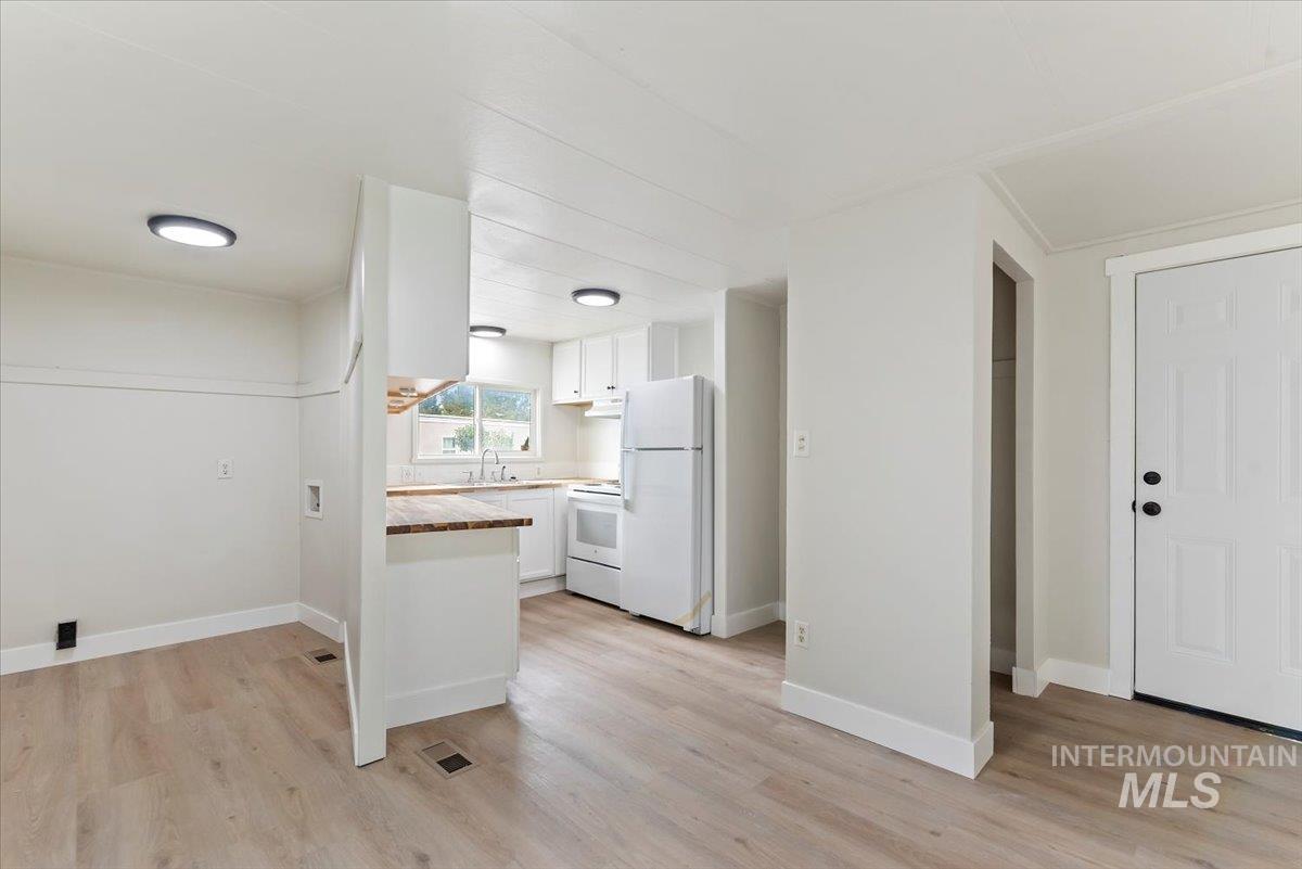 314 W Cherry Ln, Meridian, Idaho 83642, 3 Bedrooms, 1 Bathroom, Residential For Sale, Price $98,000,MLS 98997383
