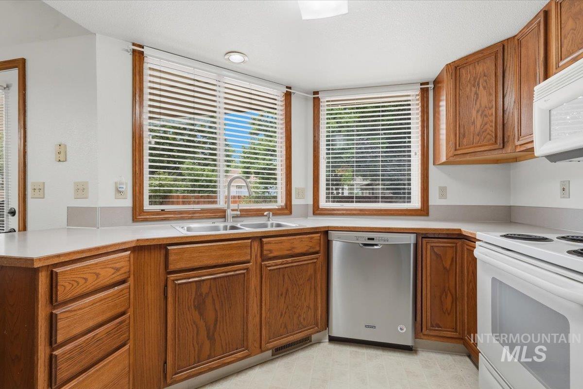4375 S Timridge Way, Boise, Idaho 83716, 3 Bedrooms, 2 Bathrooms, Residential For Sale, Price $435,000, 98997387
