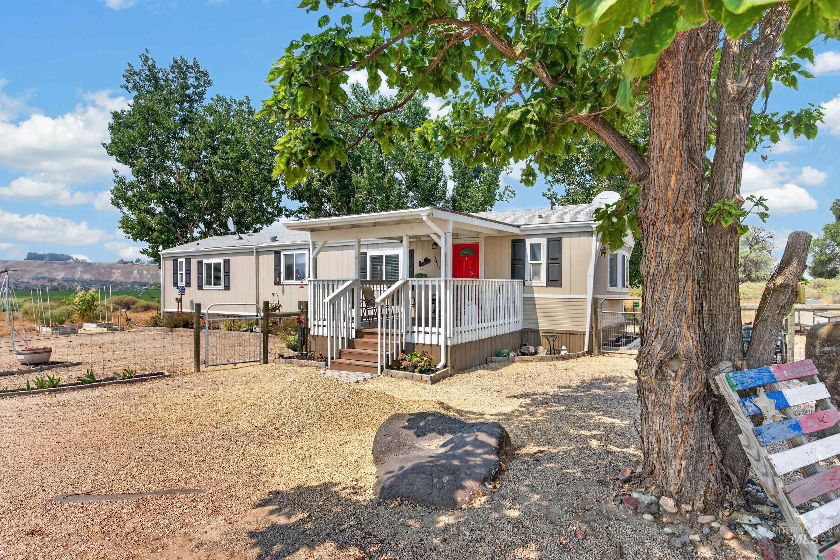 7417 Map Rock Rd, Caldwell, Idaho 83607, 2 Bedrooms, 2 Bathrooms, Residential For Sale, Price $275,000,MLS 98997391