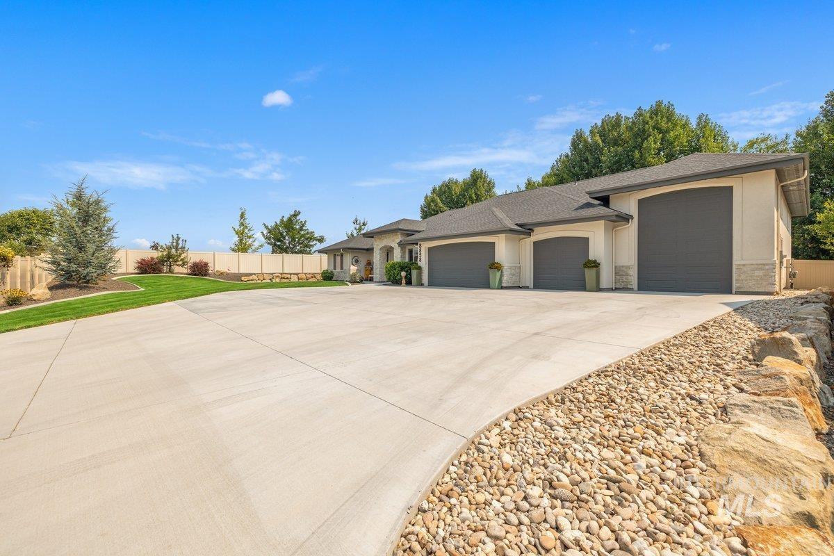 8858 S Fuego, Kuna, Idaho 83634, 4 Bedrooms, 3.5 Bathrooms, Residential For Sale, Price $995,900,MLS 98997393