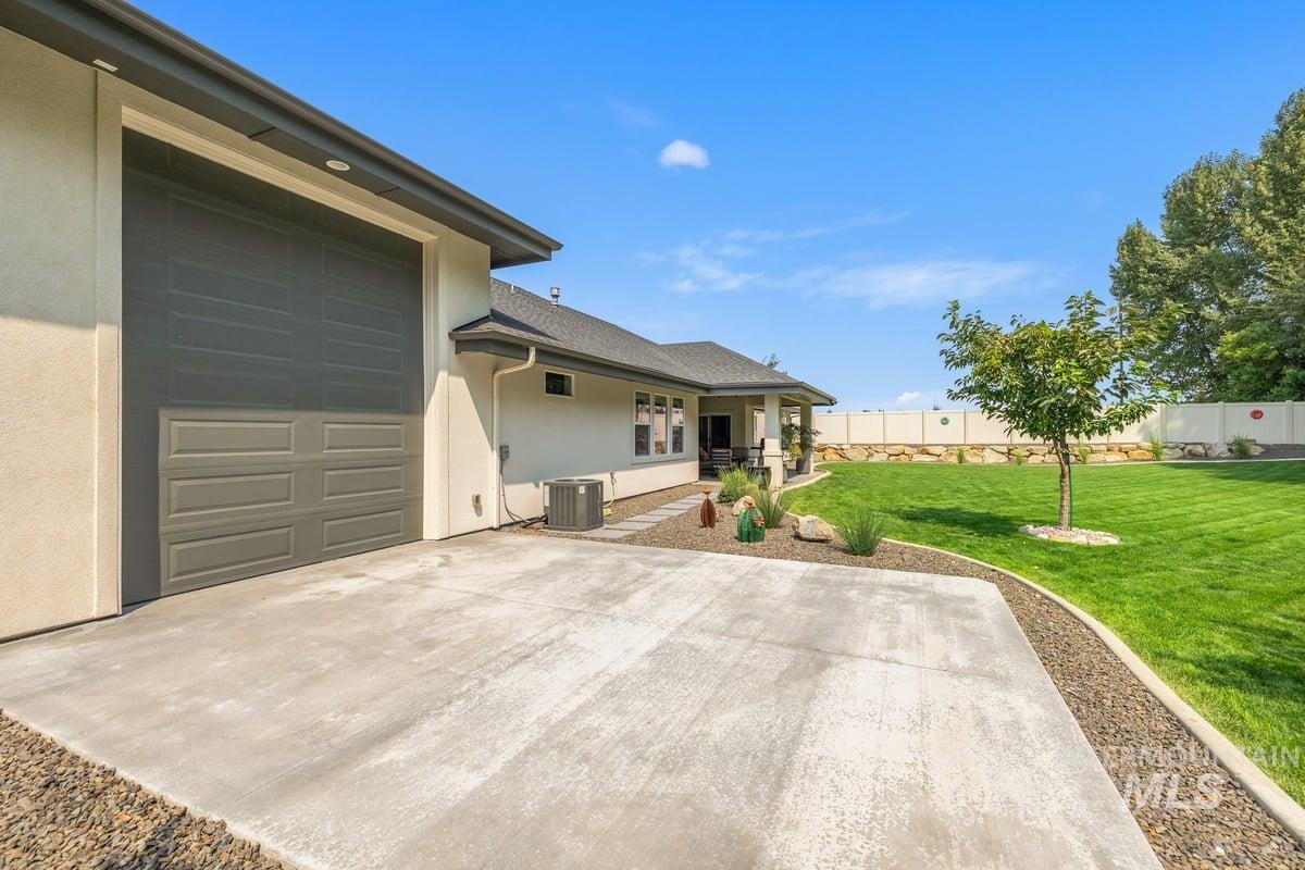 8858 S Fuego, Kuna, Idaho 83634, 4 Bedrooms, 3.5 Bathrooms, Residential For Sale, Price $995,900,MLS 98997393