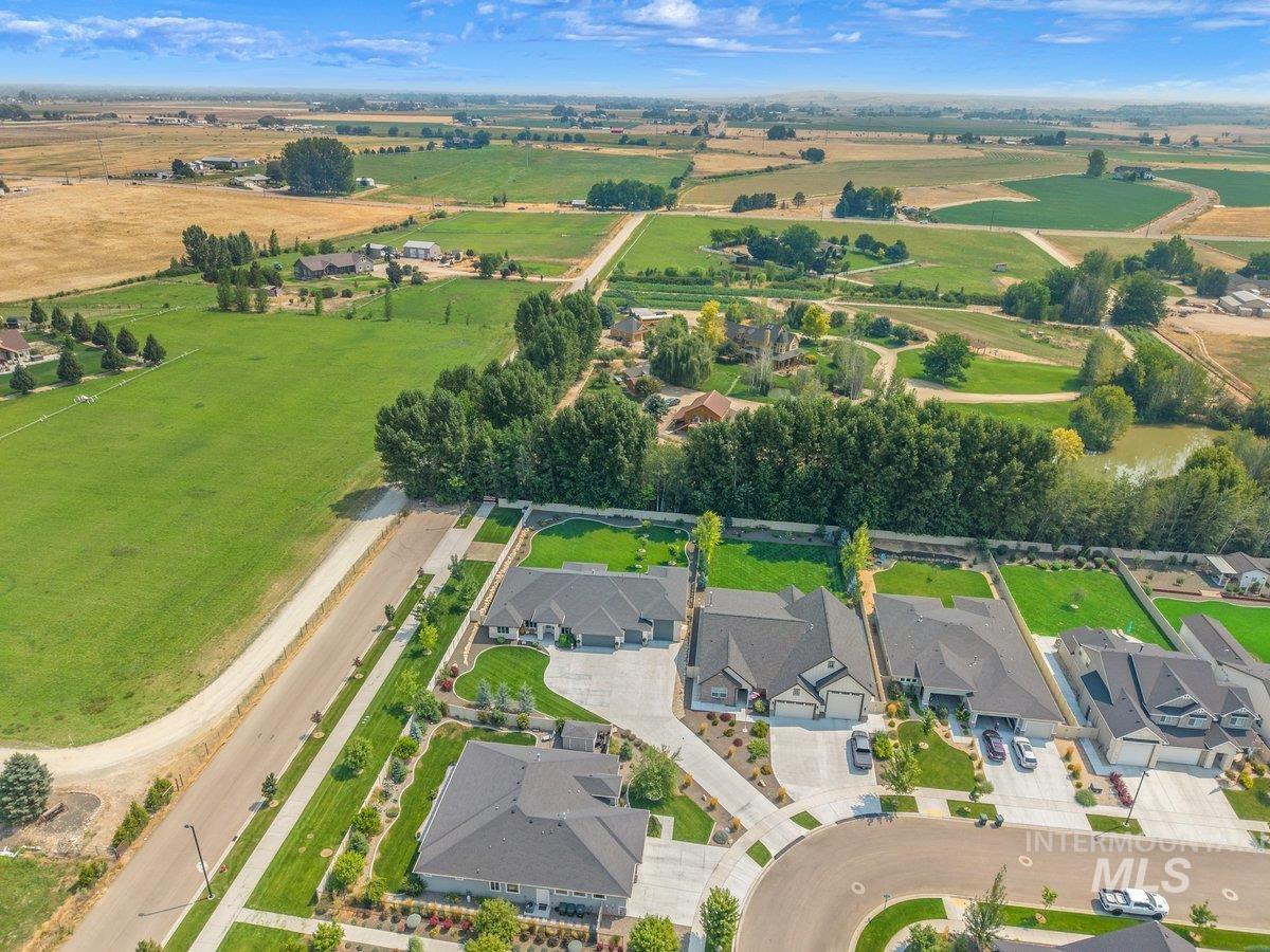 8858 S Fuego, Kuna, Idaho 83634, 4 Bedrooms, 3.5 Bathrooms, Residential For Sale, Price $995,900,MLS 98997393