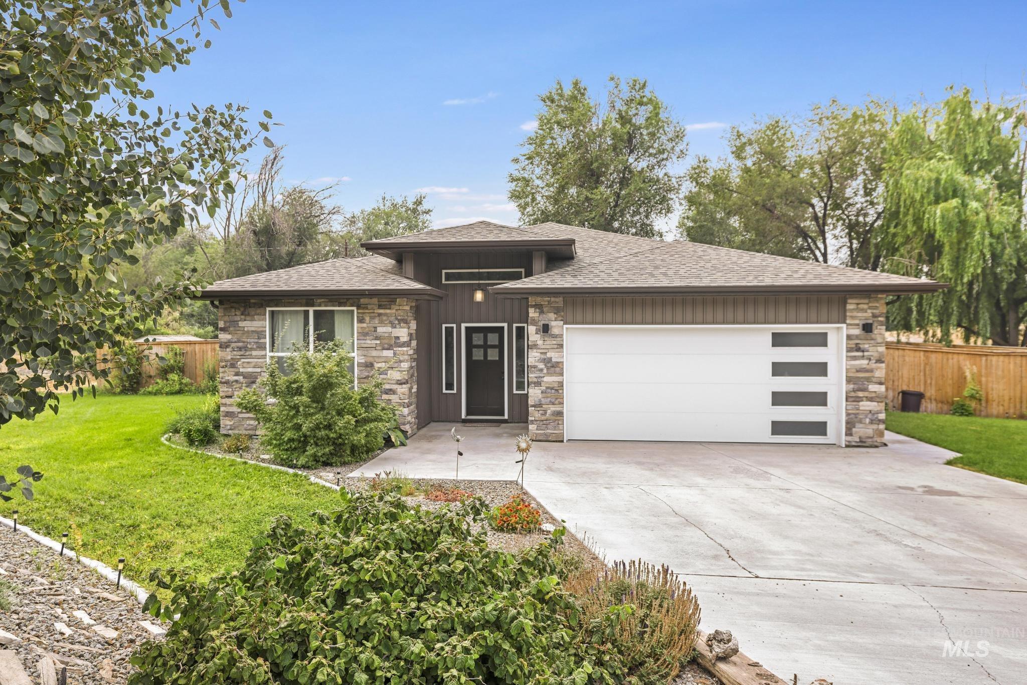 517 2nd Ave. W., Wendell, Idaho 83355, 3 Bedrooms, 2 Bathrooms, Residential For Sale, Price $399,900, 98997396