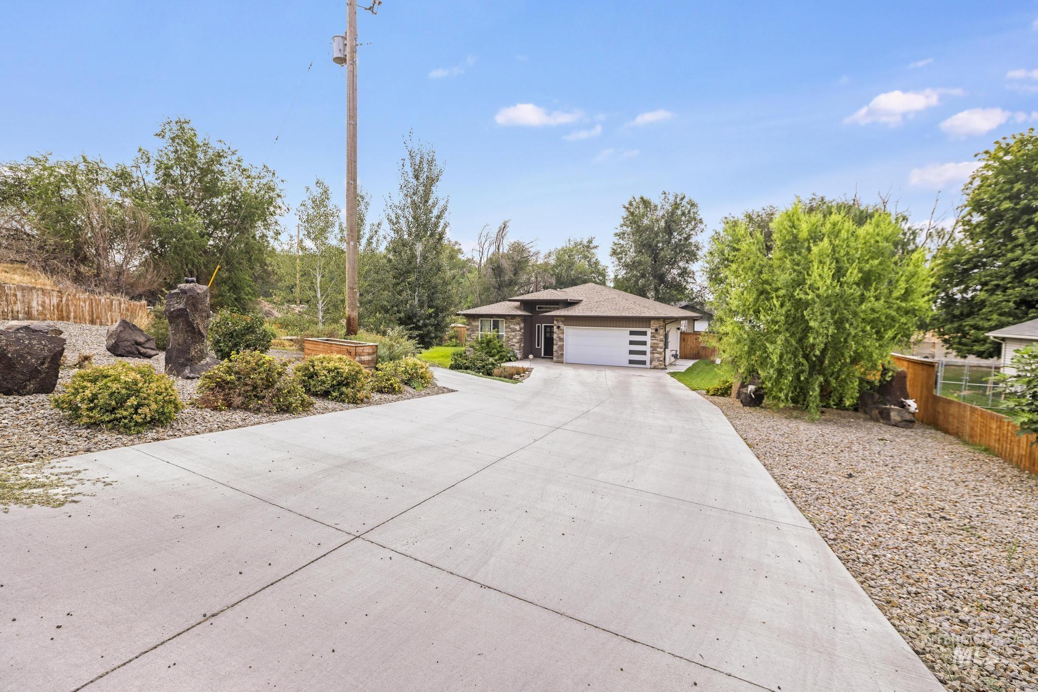 517 2nd Ave. W., Wendell, Idaho 83355, 3 Bedrooms, 2 Bathrooms, Residential For Sale, Price $399,900, 98997396
