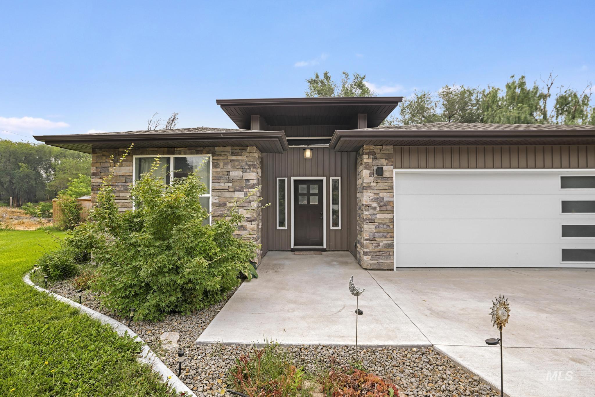 517 2nd Ave. W., Wendell, Idaho 83355, 3 Bedrooms, 2 Bathrooms, Residential For Sale, Price $379,900, 98997396