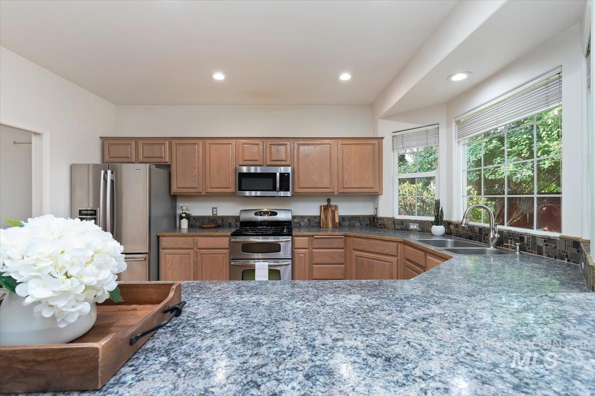 1213 N Faldo Way, Eagle, Idaho 83616, 3 Bedrooms, 2 Bathrooms, Residential For Sale, Price $565,000,MLS 98997398