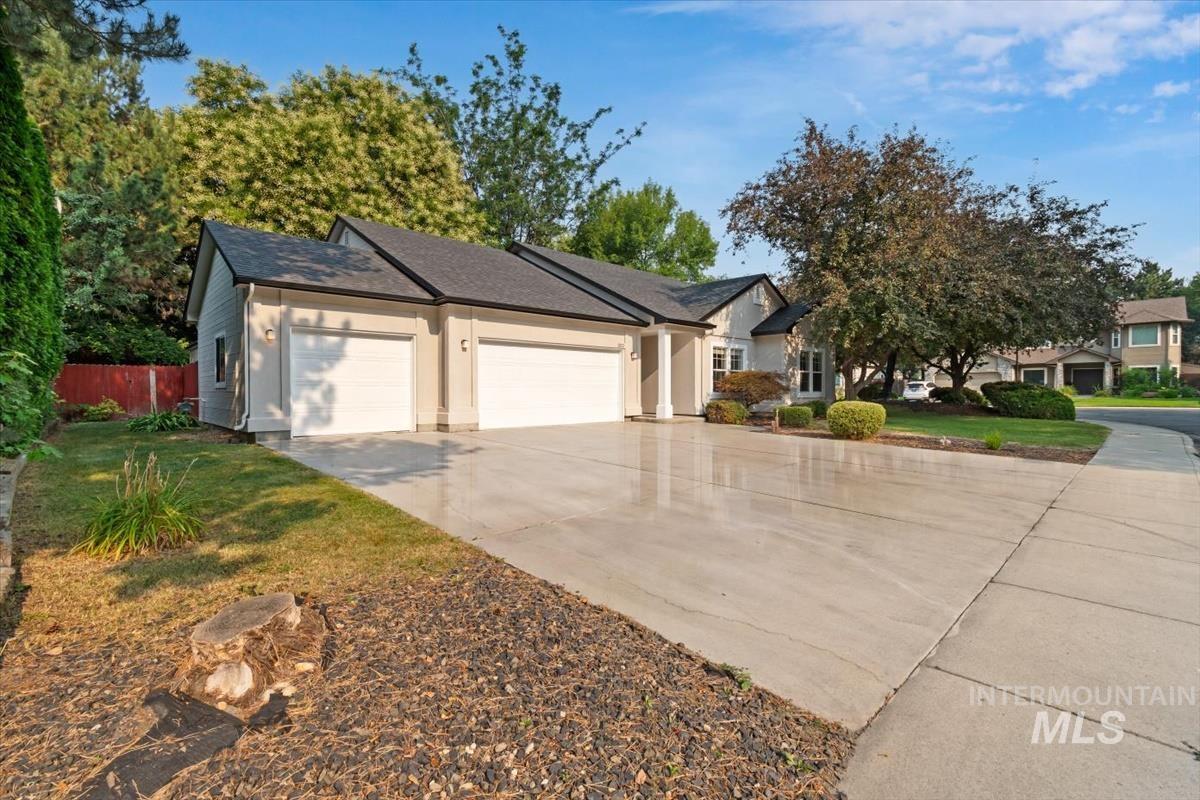 1213 N Faldo Way, Eagle, Idaho 83616, 3 Bedrooms, 2 Bathrooms, Residential For Sale, Price $565,000,MLS 98997398