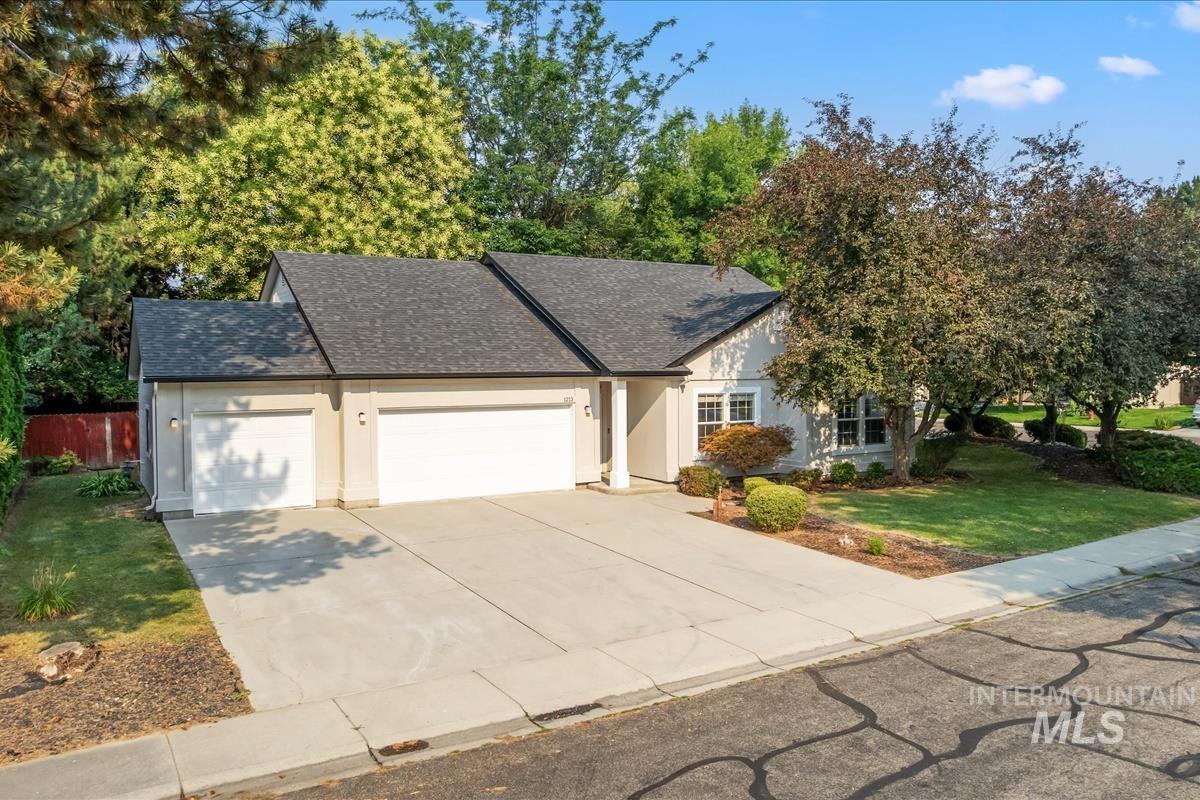 1213 N Faldo Way, Eagle, Idaho 83616, 3 Bedrooms, 2 Bathrooms, Residential For Sale, Price $565,000,MLS 98997398