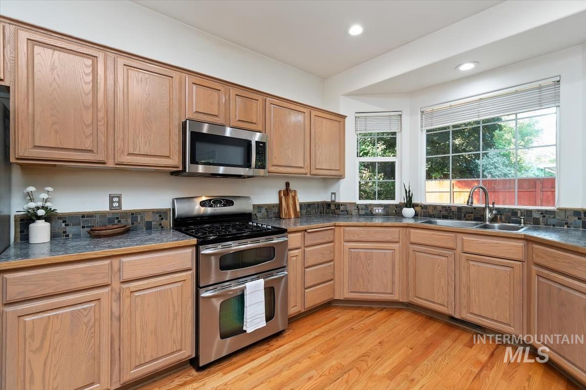 1213 N Faldo Way, Eagle, Idaho 83616, 3 Bedrooms, 2 Bathrooms, Residential For Sale, Price $565,000,MLS 98997398