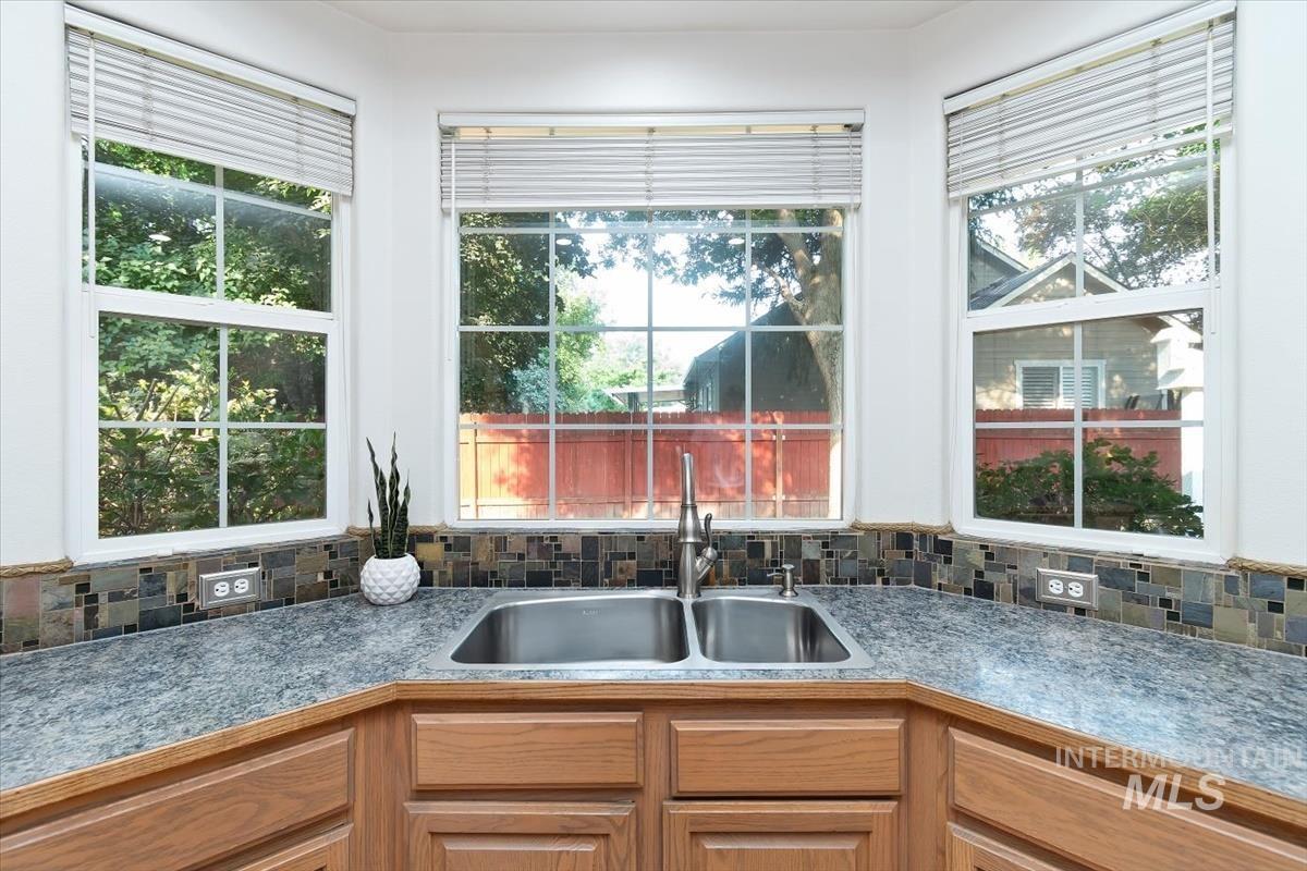1213 N Faldo Way, Eagle, Idaho 83616, 3 Bedrooms, 2 Bathrooms, Residential For Sale, Price $565,000,MLS 98997398