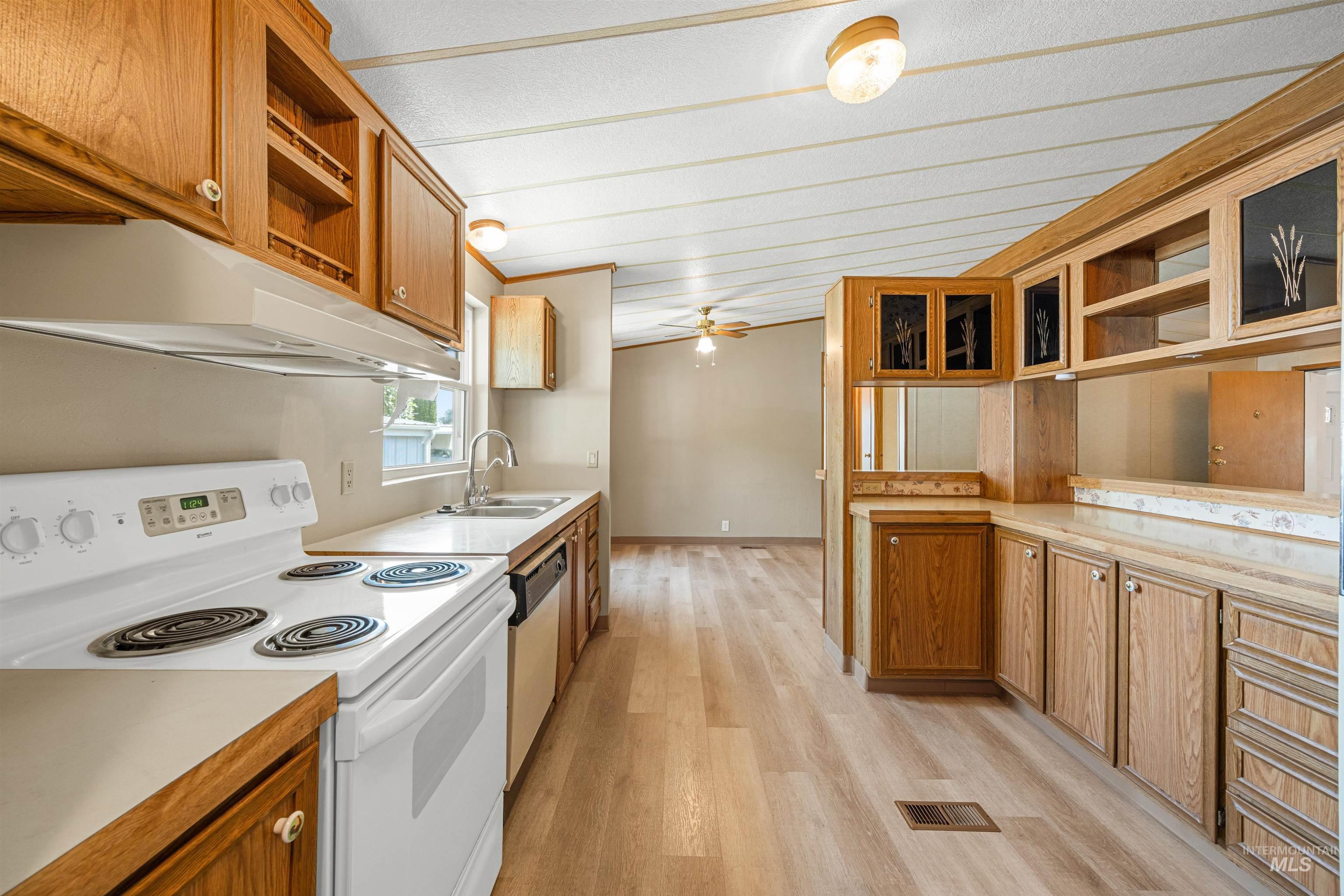 2205 E Linden St #6, Caldwell, Idaho 83605, 3 Bedrooms, 2 Bathrooms, Residential For Sale, Price $97,000,MLS 98997402