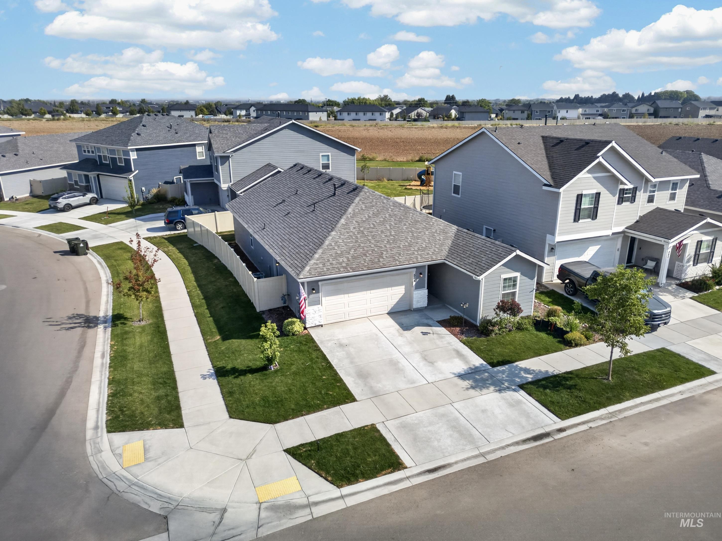 514 Learmont St, Meridian, Idaho 83642, 3 Bedrooms, 2 Bathrooms, Residential For Sale, Price $455,000,MLS 98997403