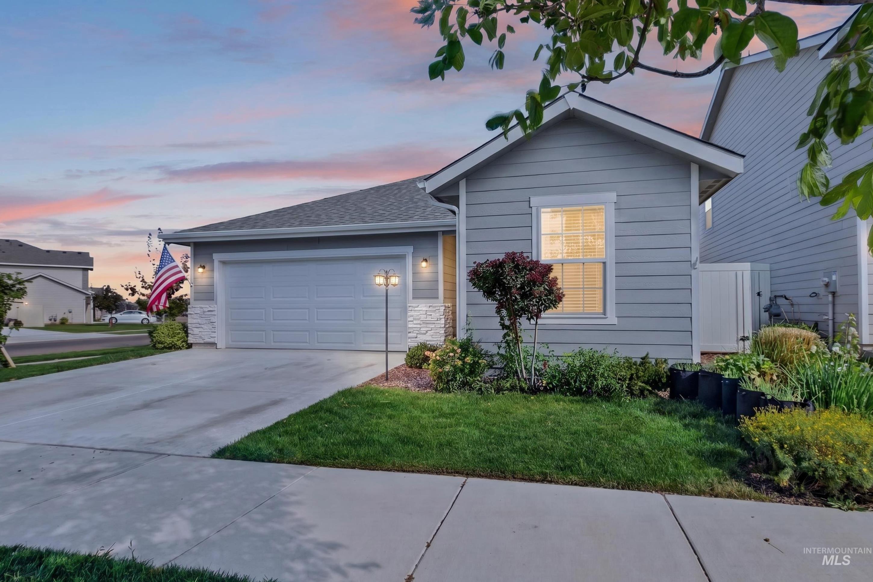 514 Learmont St, Meridian, Idaho 83642, 3 Bedrooms, 2 Bathrooms, Residential For Sale, Price $455,000,MLS 98997403