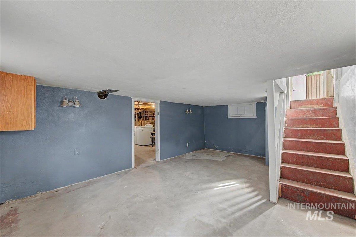 215 Shoshone, Nampa, Idaho 83651, 3 Bedrooms, 1 Bathroom, Residential For Sale, Price $319,900,MLS 98997404