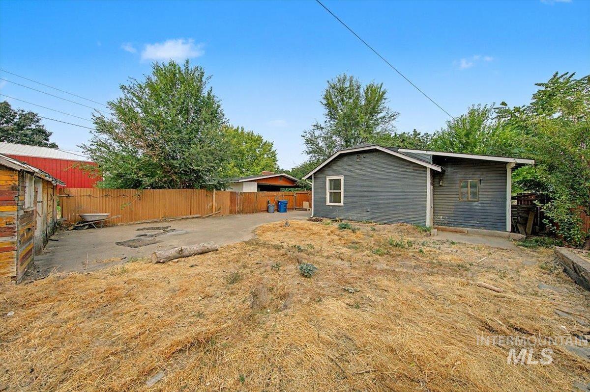 215 Shoshone, Nampa, Idaho 83651, 3 Bedrooms, 1 Bathroom, Residential For Sale, Price $319,900,MLS 98997404
