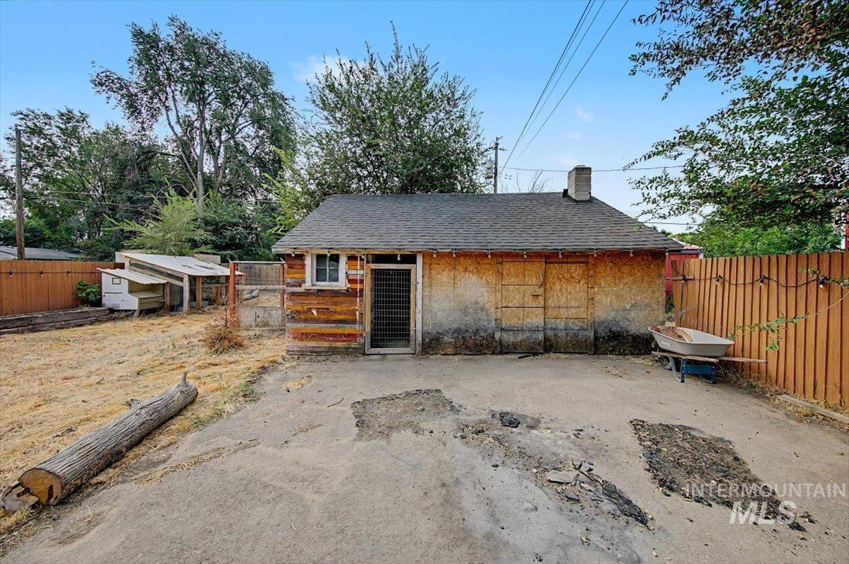 215 Shoshone, Nampa, Idaho 83651, 3 Bedrooms, 1 Bathroom, Residential For Sale, Price $319,900,MLS 98997404