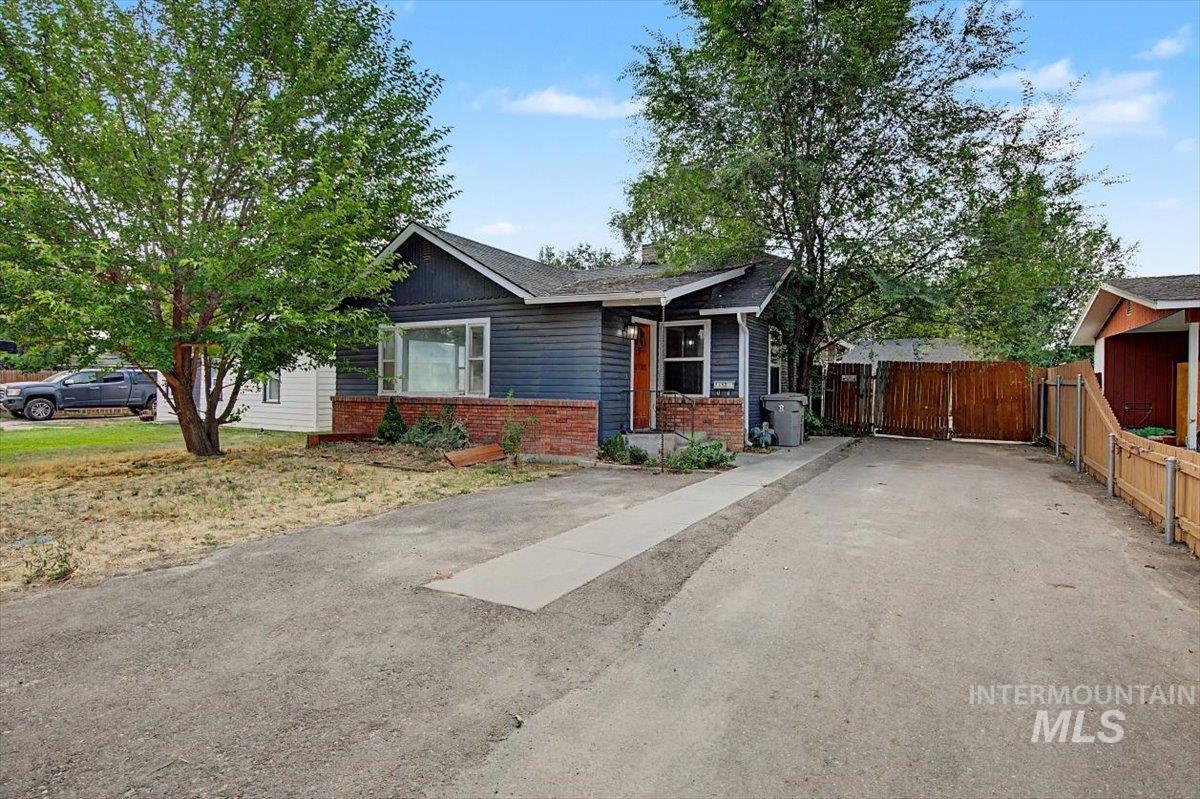 215 Shoshone, Nampa, Idaho 83651, 3 Bedrooms, 1 Bathroom, Residential For Sale, Price $319,900,MLS 98997404