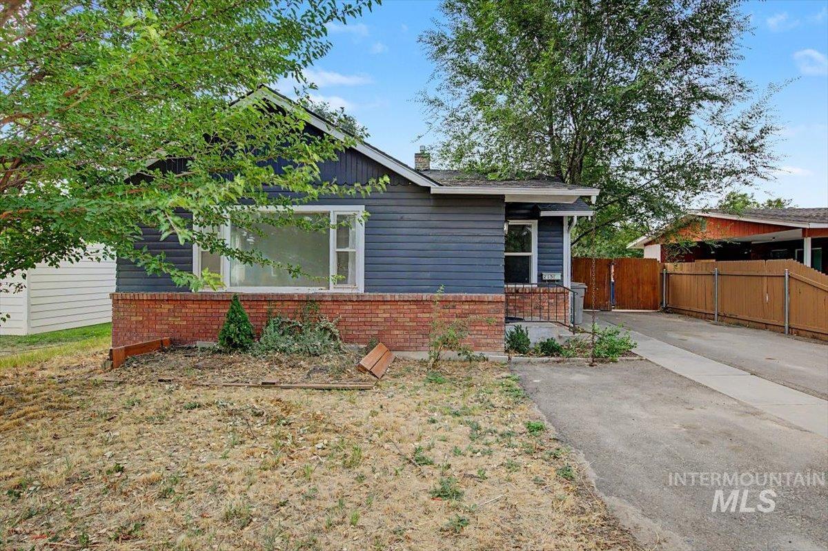 215 Shoshone, Nampa, Idaho 83651, 3 Bedrooms, 1 Bathroom, Residential For Sale, Price $319,900,MLS 98997404