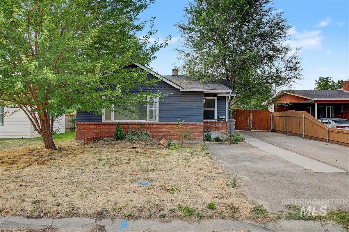 215 Shoshone, Nampa, Idaho 83651, 3 Bedrooms, 1 Bathroom, Residential For Sale, Price $319,900,MLS 98997404