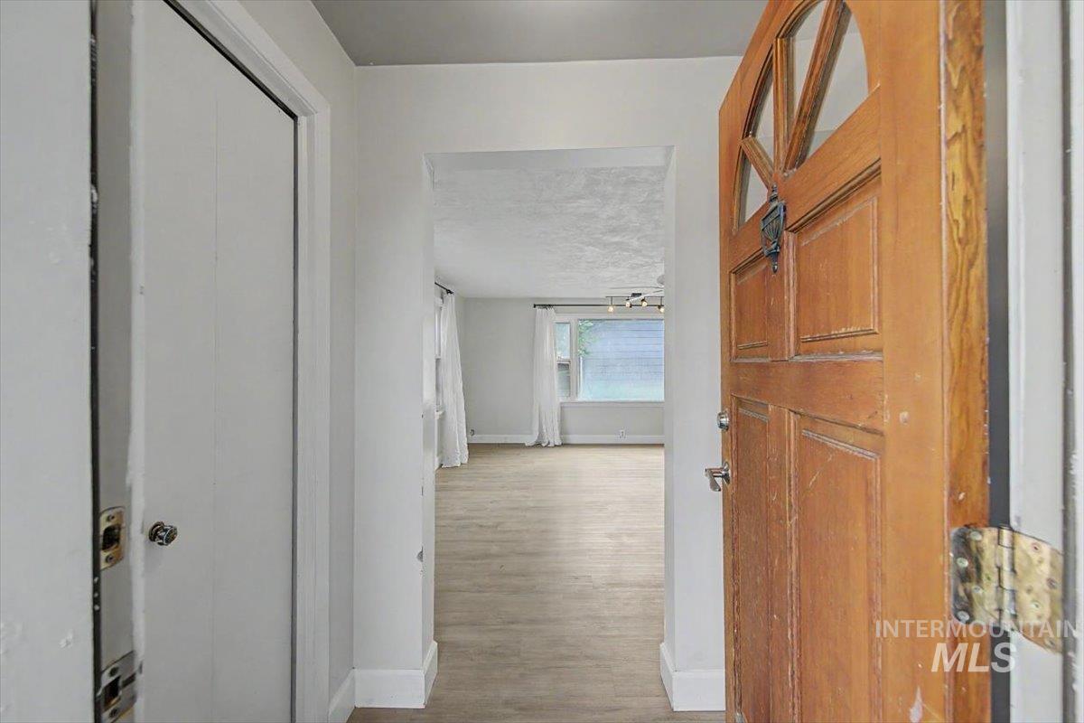 215 Shoshone, Nampa, Idaho 83651, 3 Bedrooms, 1 Bathroom, Residential For Sale, Price $319,900,MLS 98997404