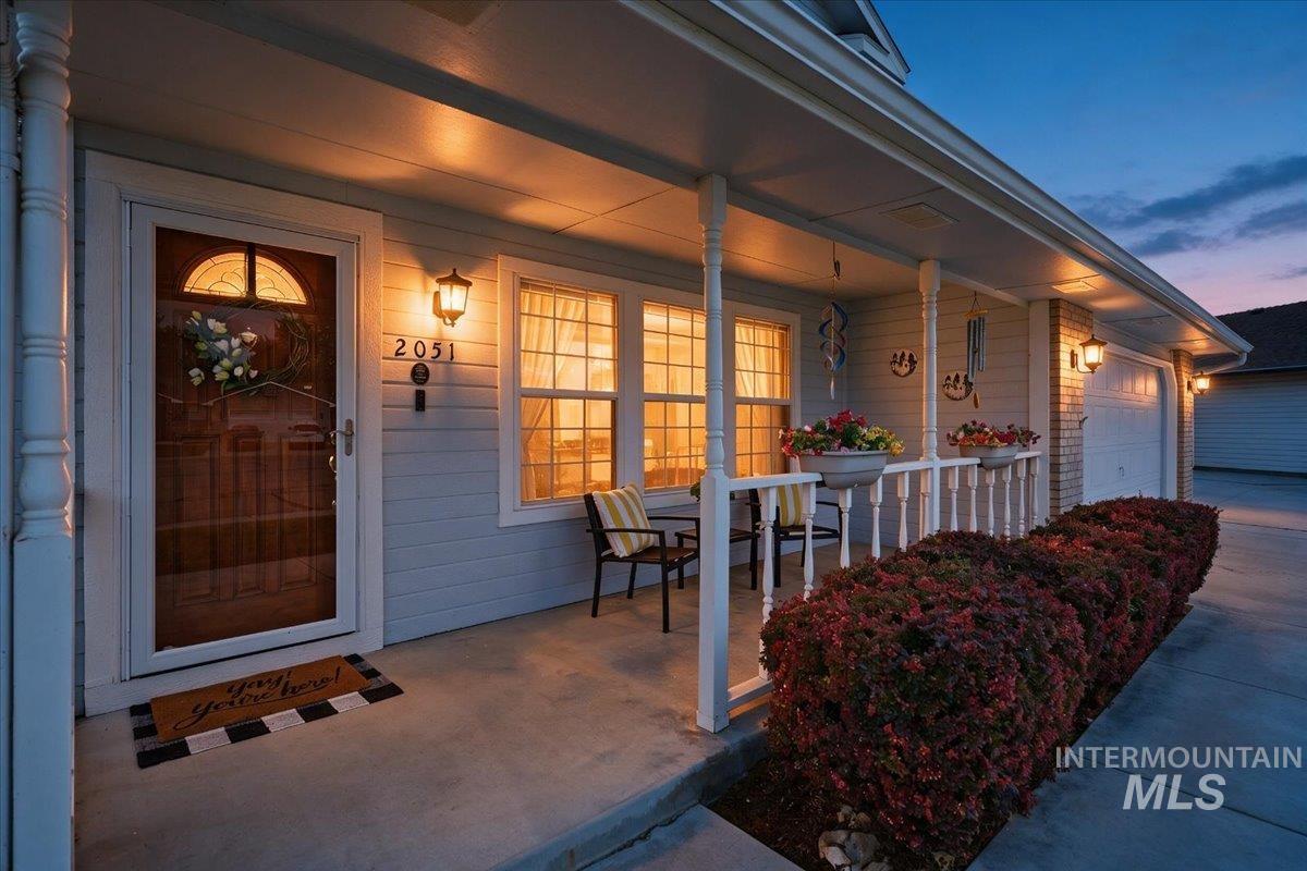 2051 N Applewood Pl, Meridian, Idaho 83646, 3 Bedrooms, 2 Bathrooms, Residential For Sale, Price $464,000, 98997406