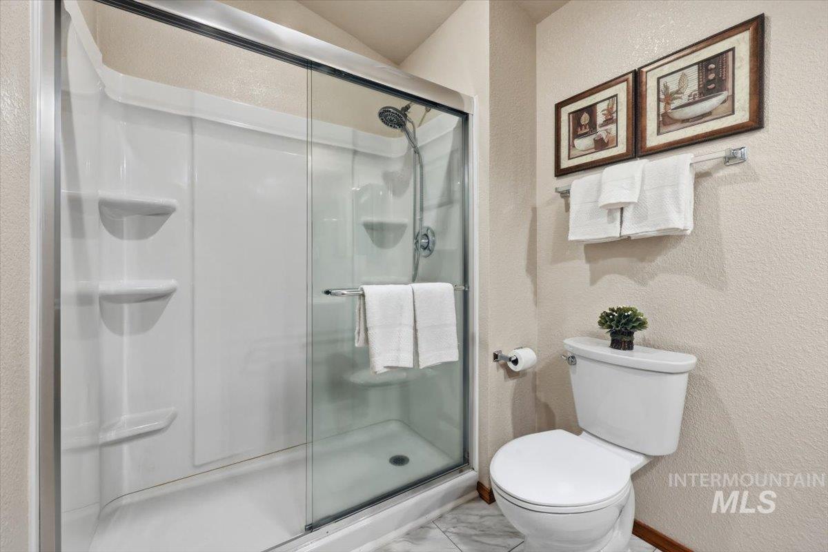 2051 N Applewood Pl, Meridian, Idaho 83646, 3 Bedrooms, 2 Bathrooms, Residential For Sale, Price $464,000, 98997406