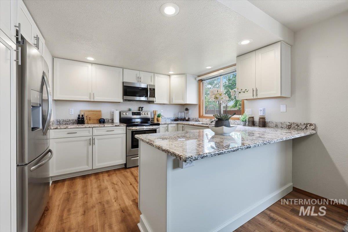 2051 N Applewood Pl, Meridian, Idaho 83646, 3 Bedrooms, 2 Bathrooms, Residential For Sale, Price $464,000, 98997406