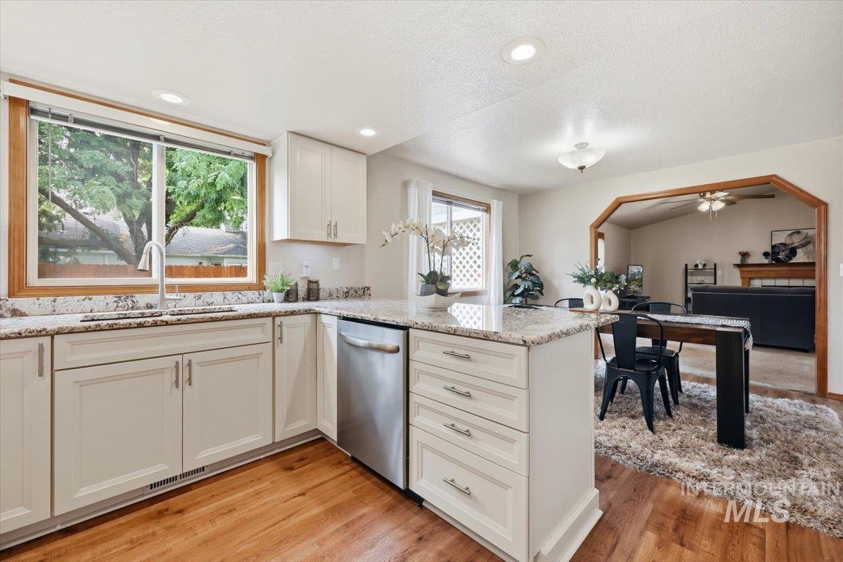 2051 N Applewood Pl, Meridian, Idaho 83646, 3 Bedrooms, 2 Bathrooms, Residential For Sale, Price $464,000, 98997406