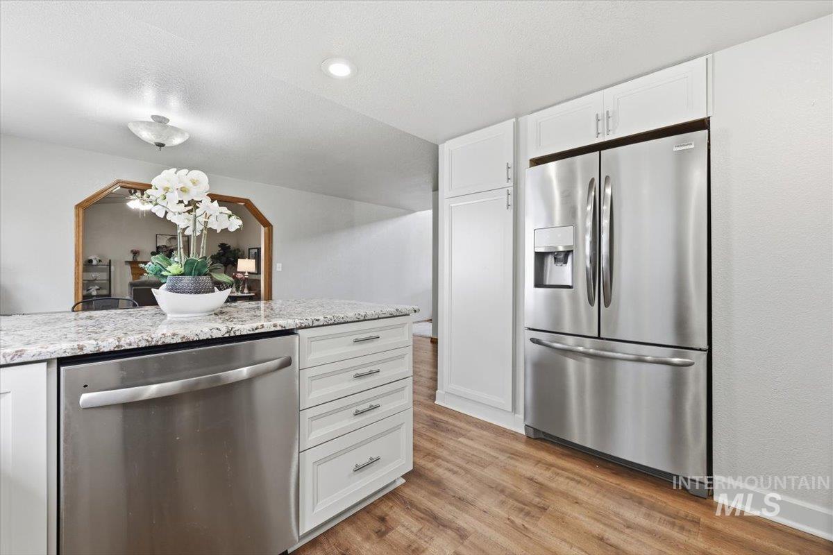 2051 N Applewood Pl, Meridian, Idaho 83646, 3 Bedrooms, 2 Bathrooms, Residential For Sale, Price $464,000, 98997406